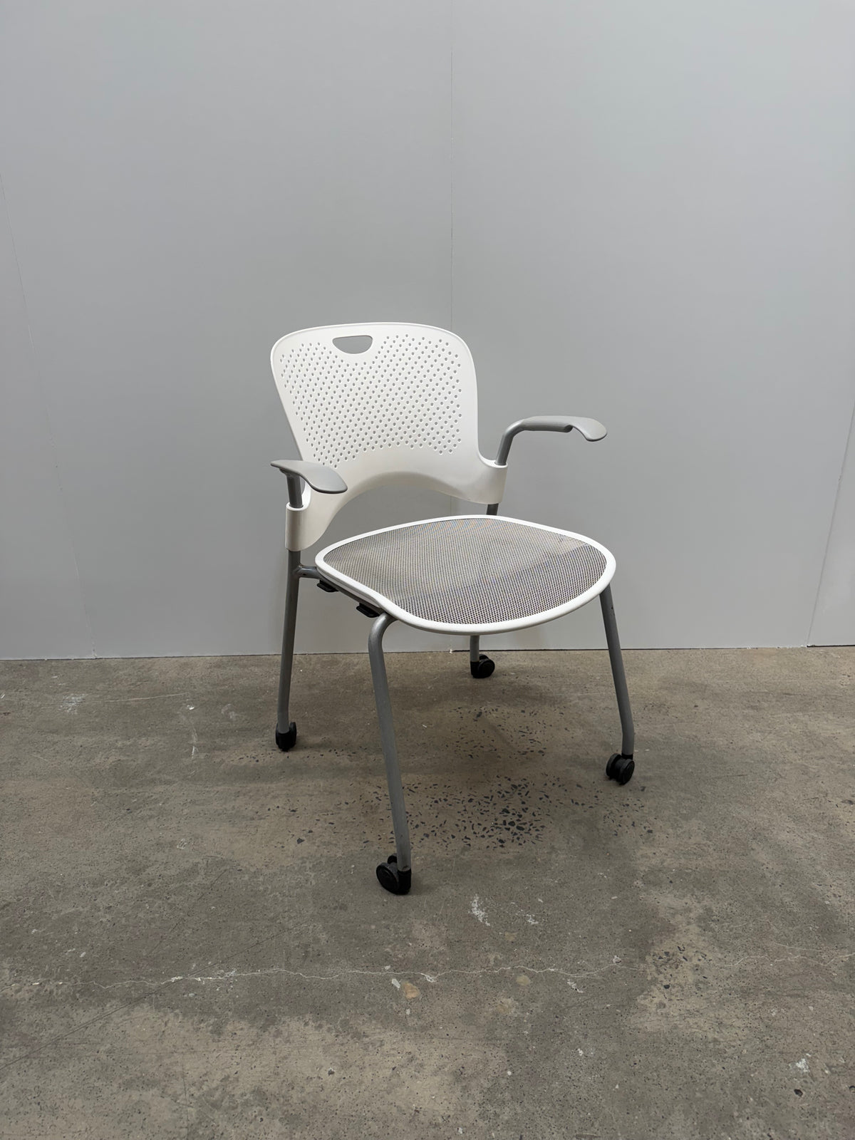 Herman Miller Caper Stacking Chair – White, FLEXNET Seat, Arms & Castors – view 3 – pre-owned