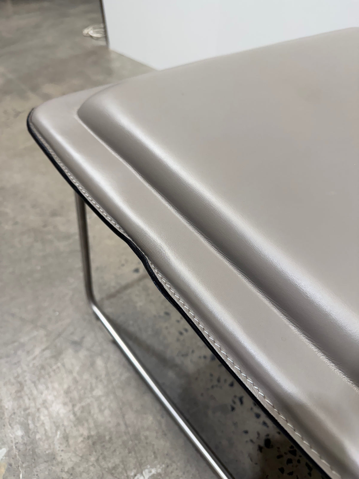 Cappellini Low Pad Lounge Chair by Jasper Morrison – Taupe Leather – view 16 – pre-owned
