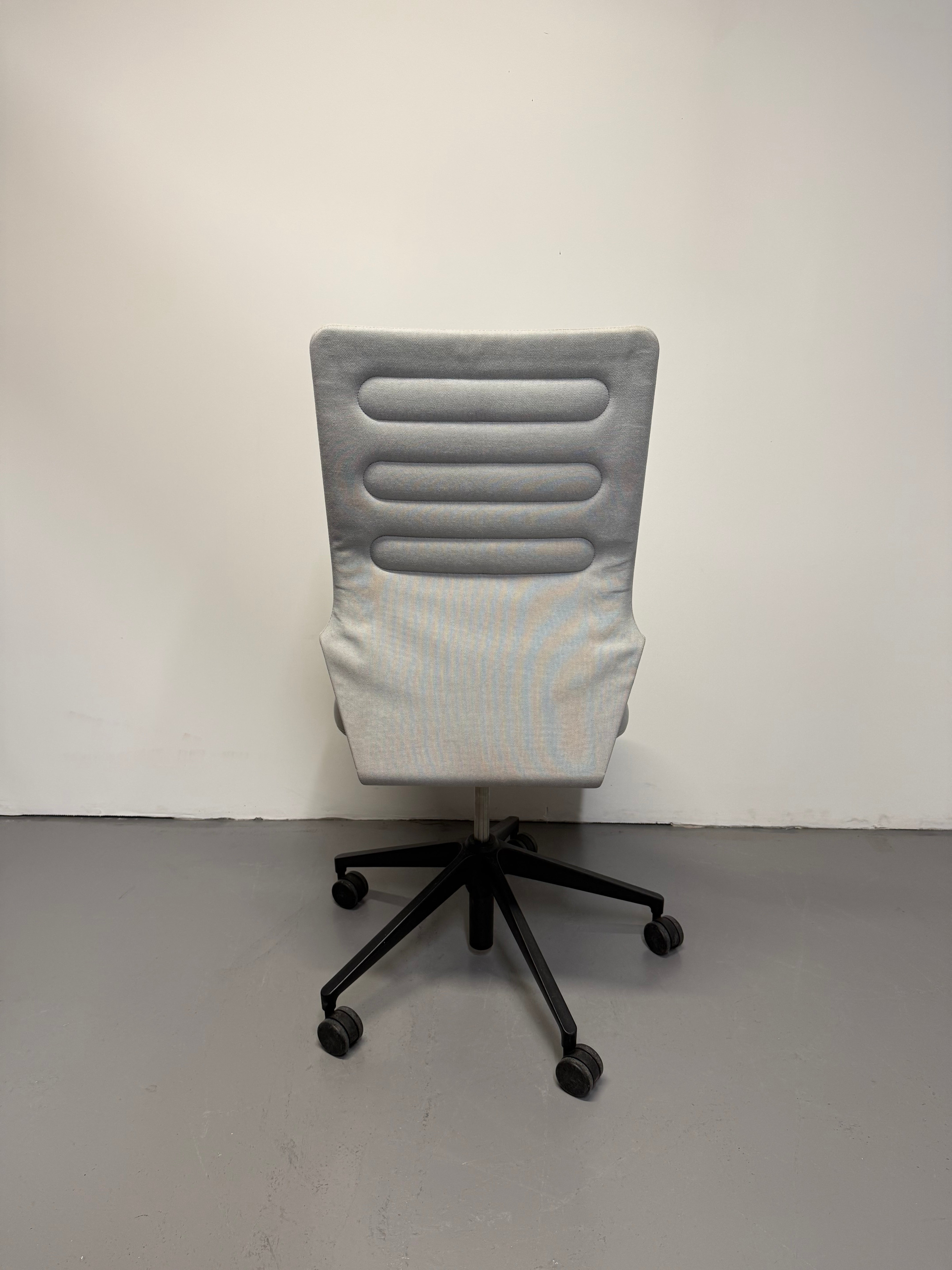Vitra AC 4 Office Chair by Antonio Citterio – Light Grey