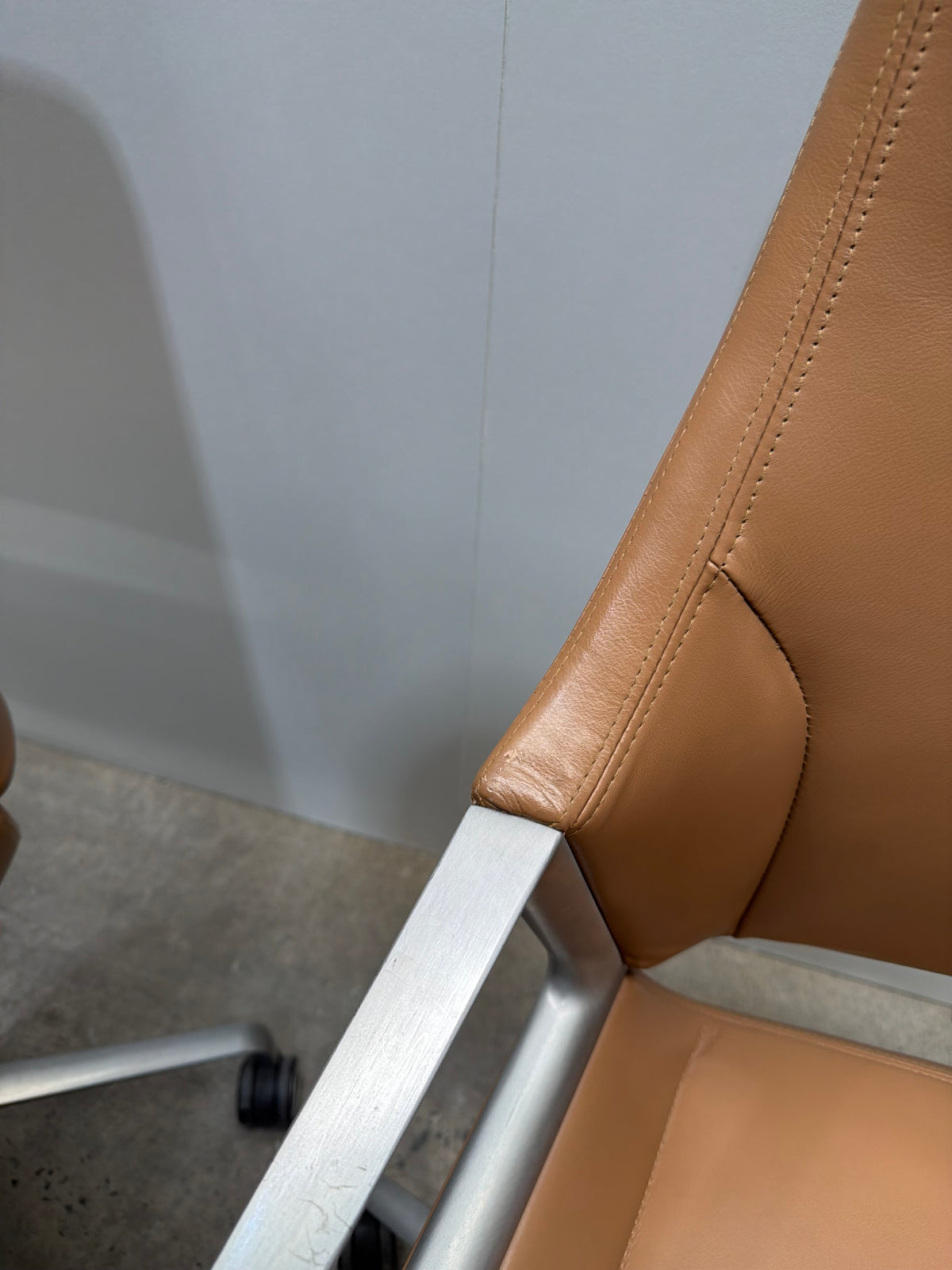 Wilkhahn Graph 301/5 Chair by jehs+laub – Tan Leather, Polished Aluminium – view 13 – pre-owned