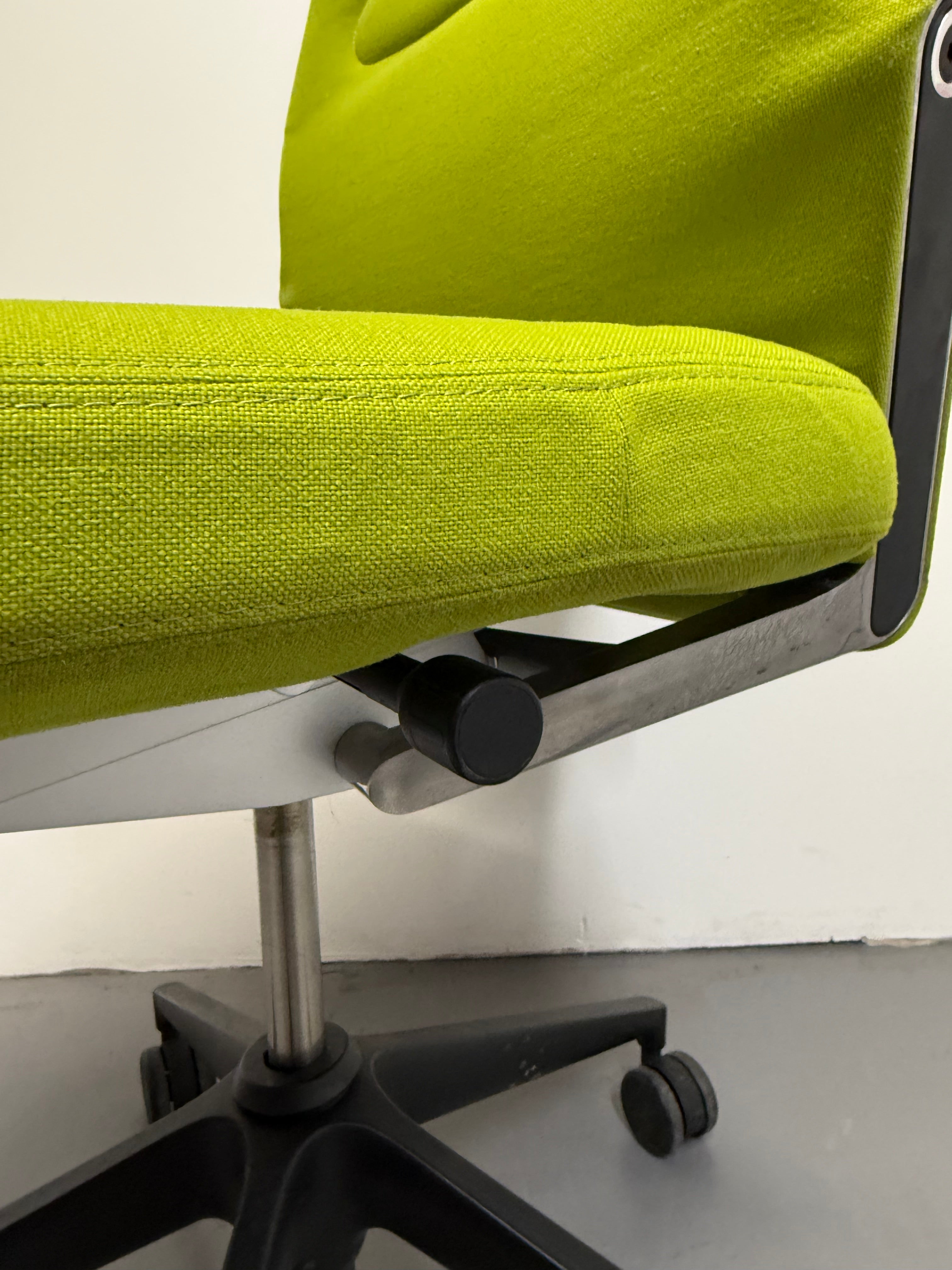 Vitra AC 4 Office Chair by Antonio Citterio – Avocado / Light Green