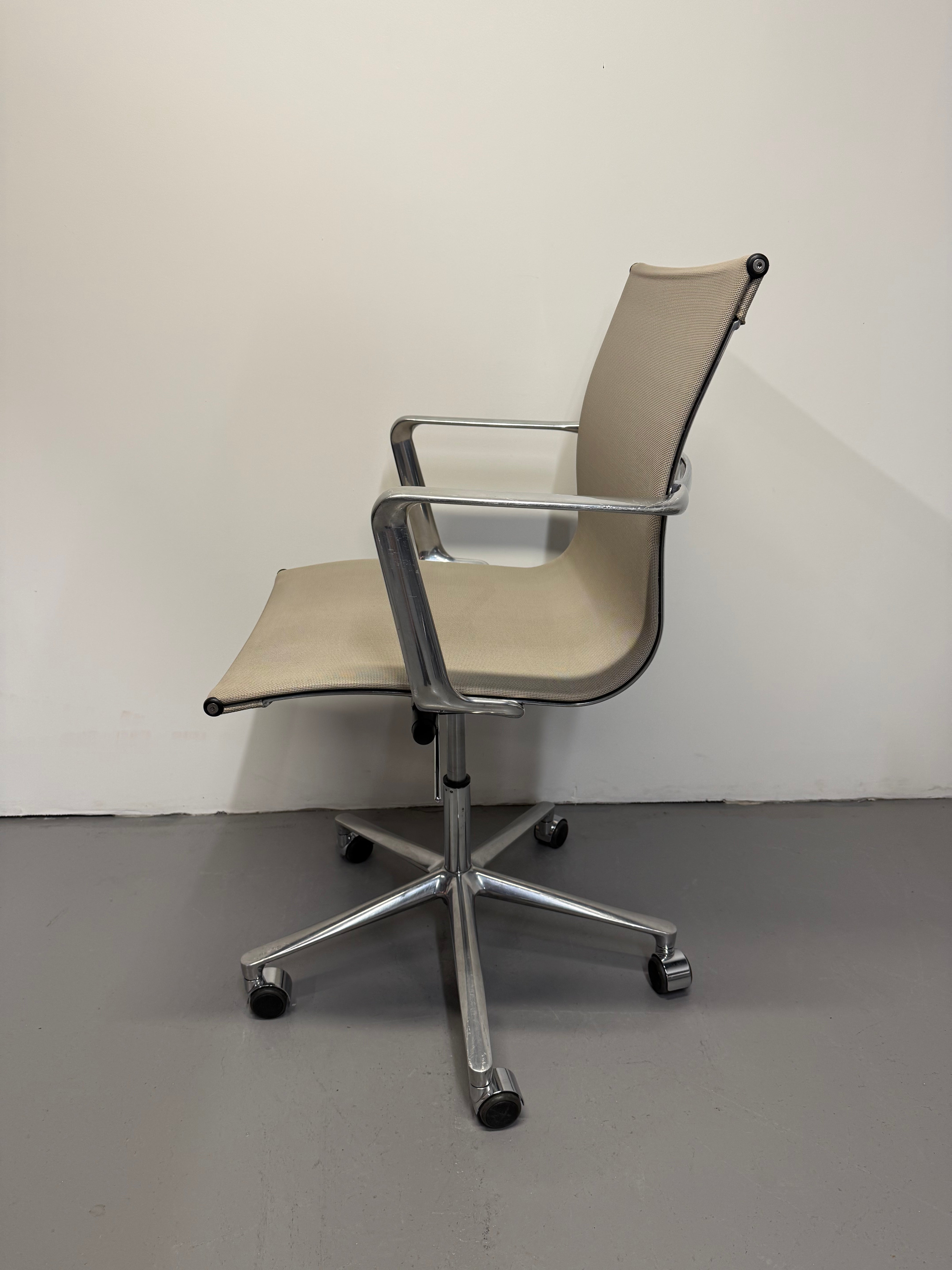 ICF Una Chair – Mesh Office Chair with Arms – Polished Aluminium - Made in Italy
