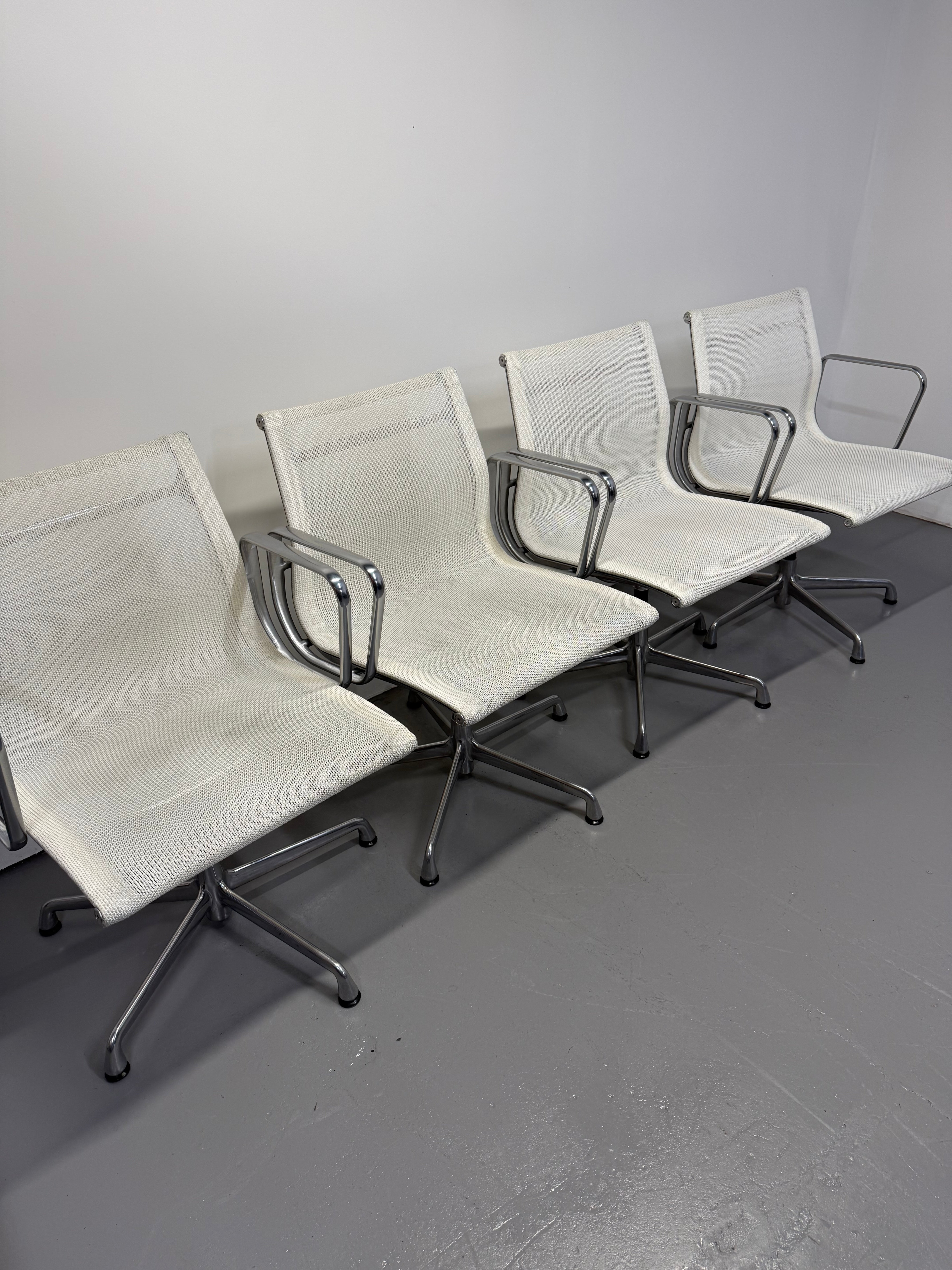 Eames Aluminum Group Executive Management Chair - White Mesh