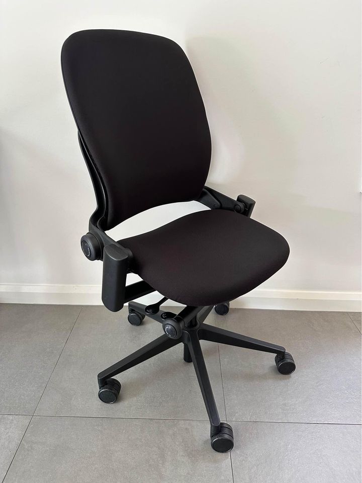 Steelcase Leap V2 ergonomic chair Black colour Enjoy Seconds
