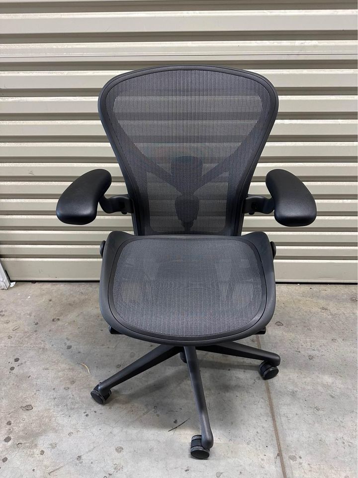 SOLD Herman Miller Aeron Remastered with Armrest - Graphite (Size B)