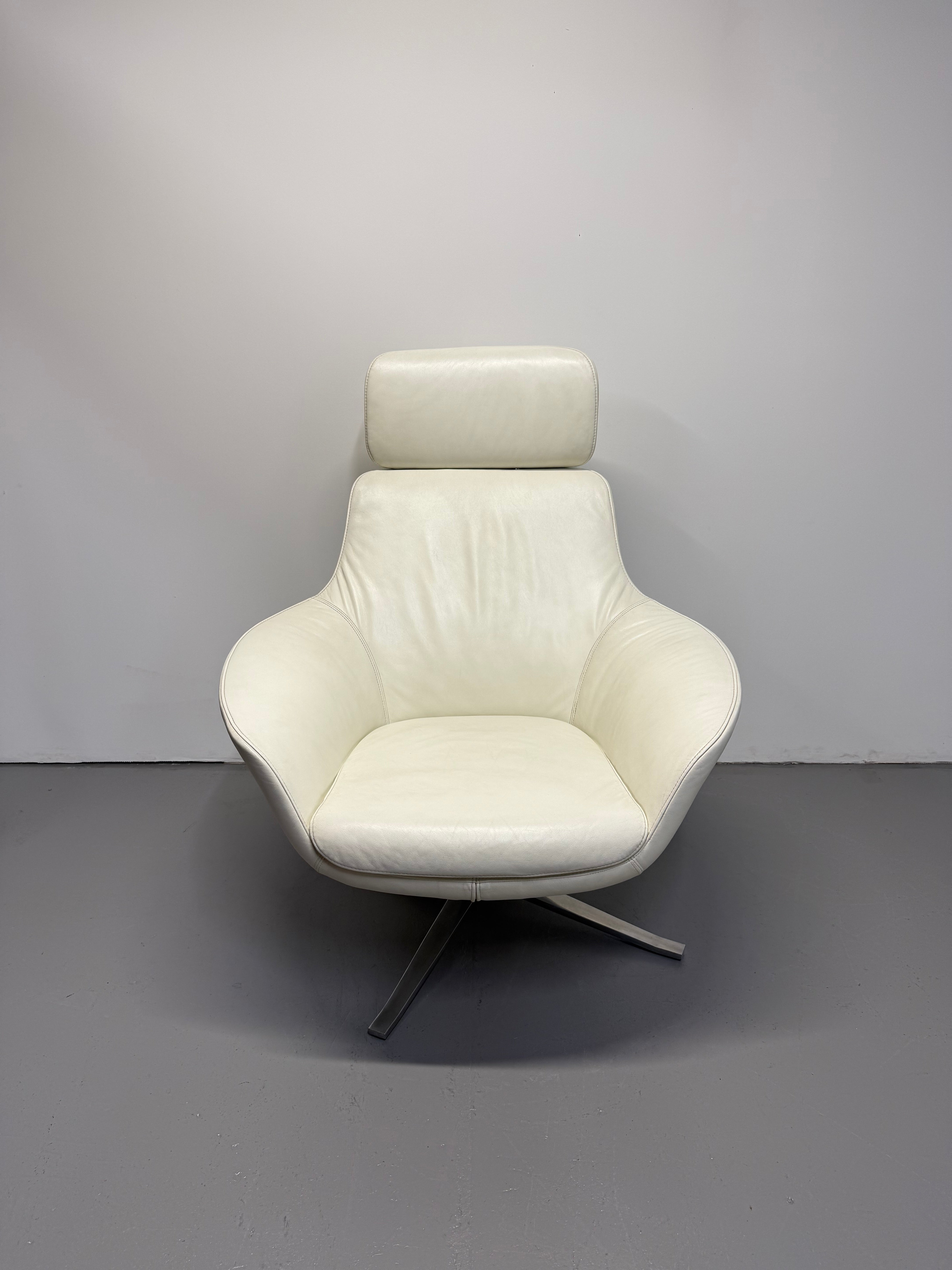 Walter Knoll Oscar Armchair with Headrest – Off-White Leather