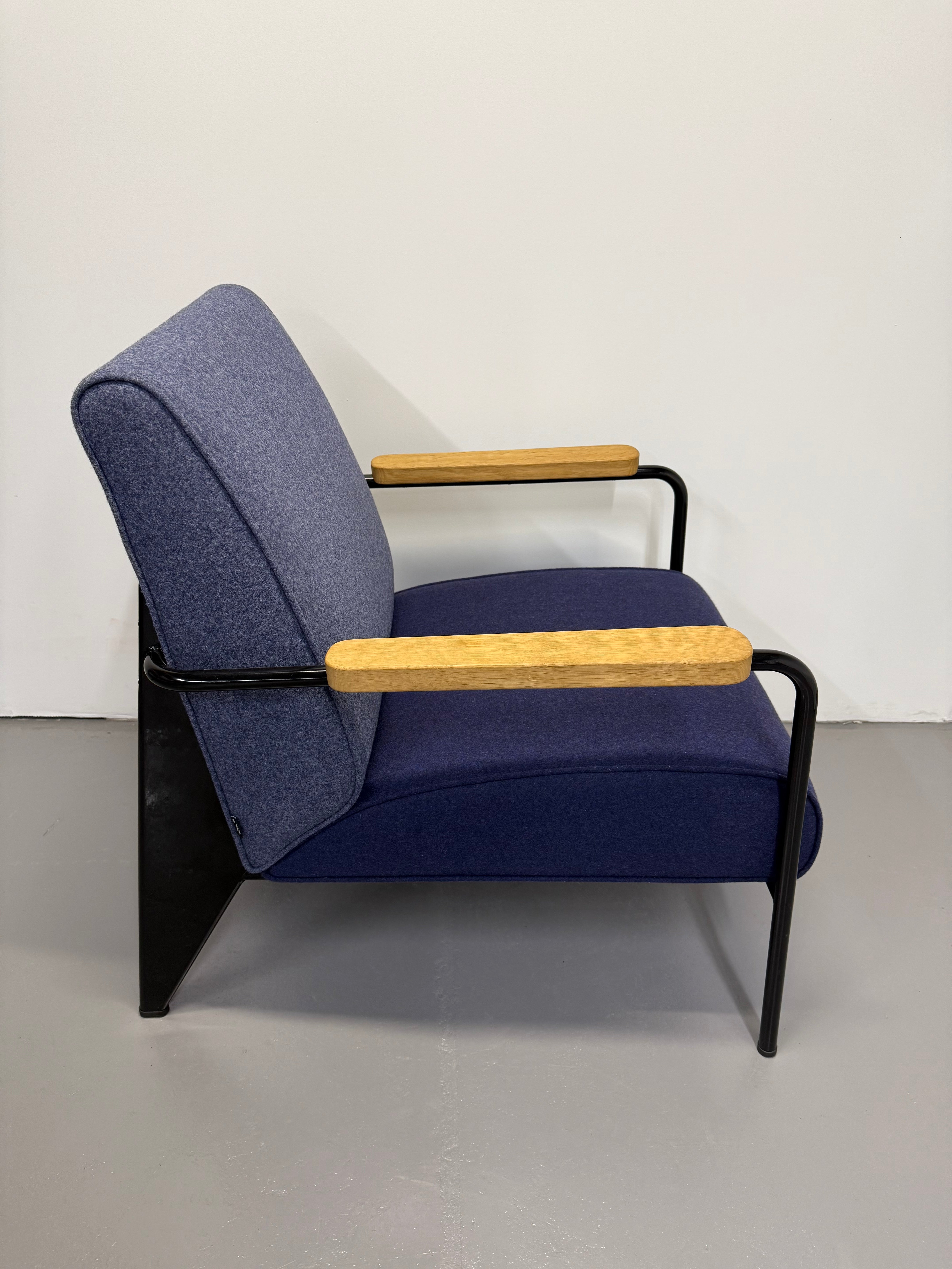 Vitra Fauteuil de Salon Armchair – Jean Prouvé Mid-Century Icon