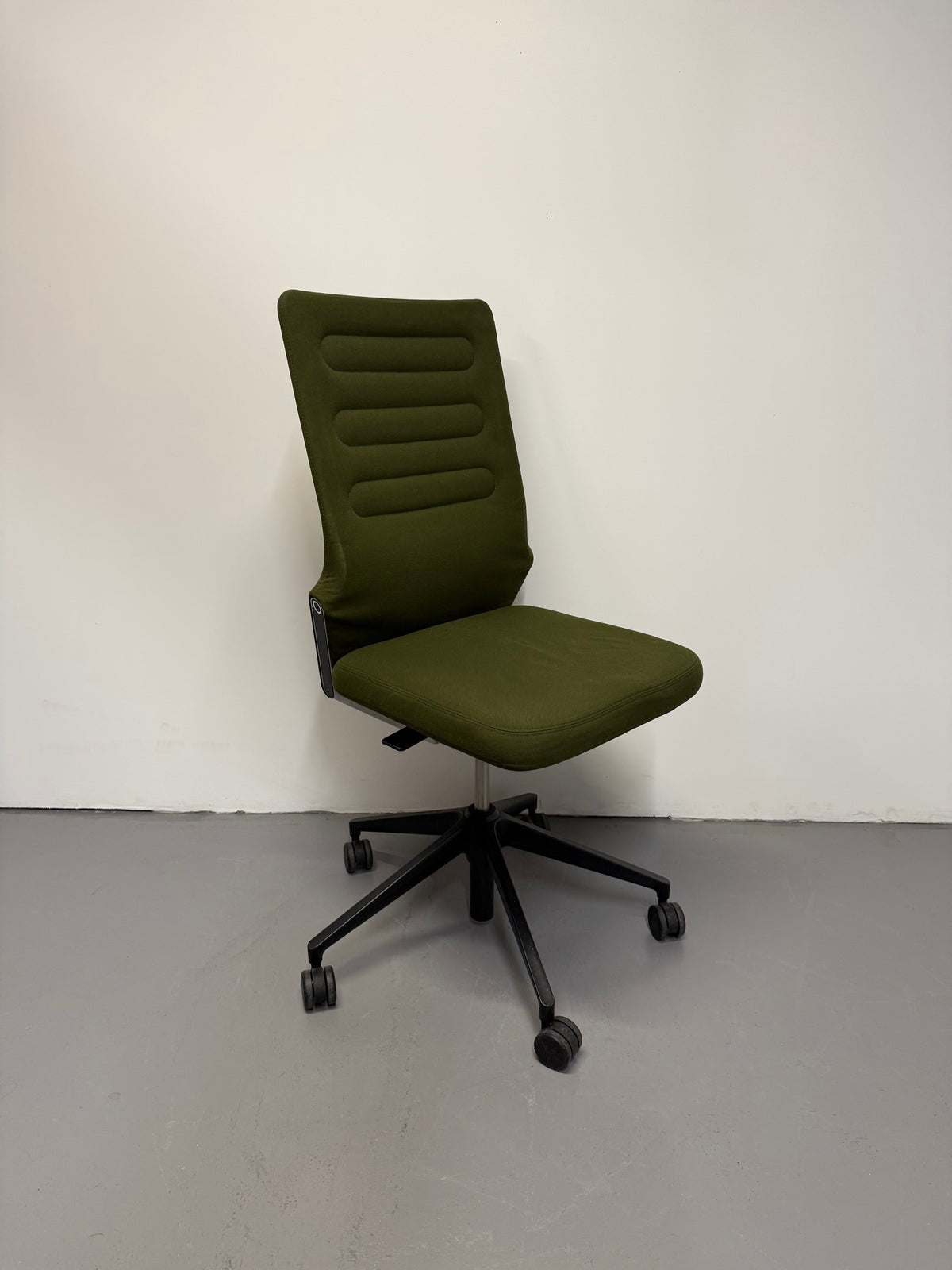Vitra AC 4 Office Chair by Antonio Citterio – Forest Green / Dark Olive