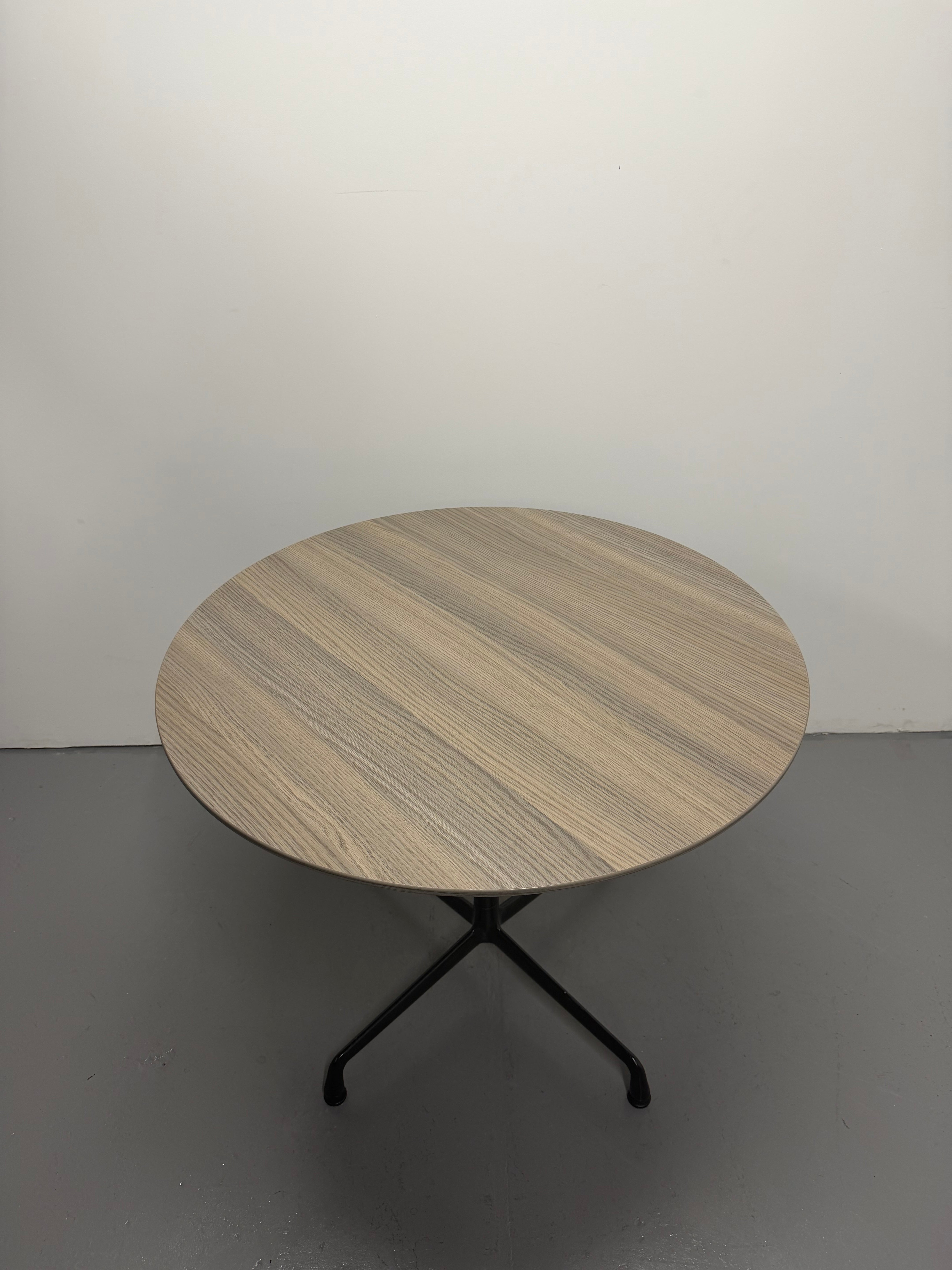 Herman Miller Eames Round Group Table / Meeting Table – Oak Top