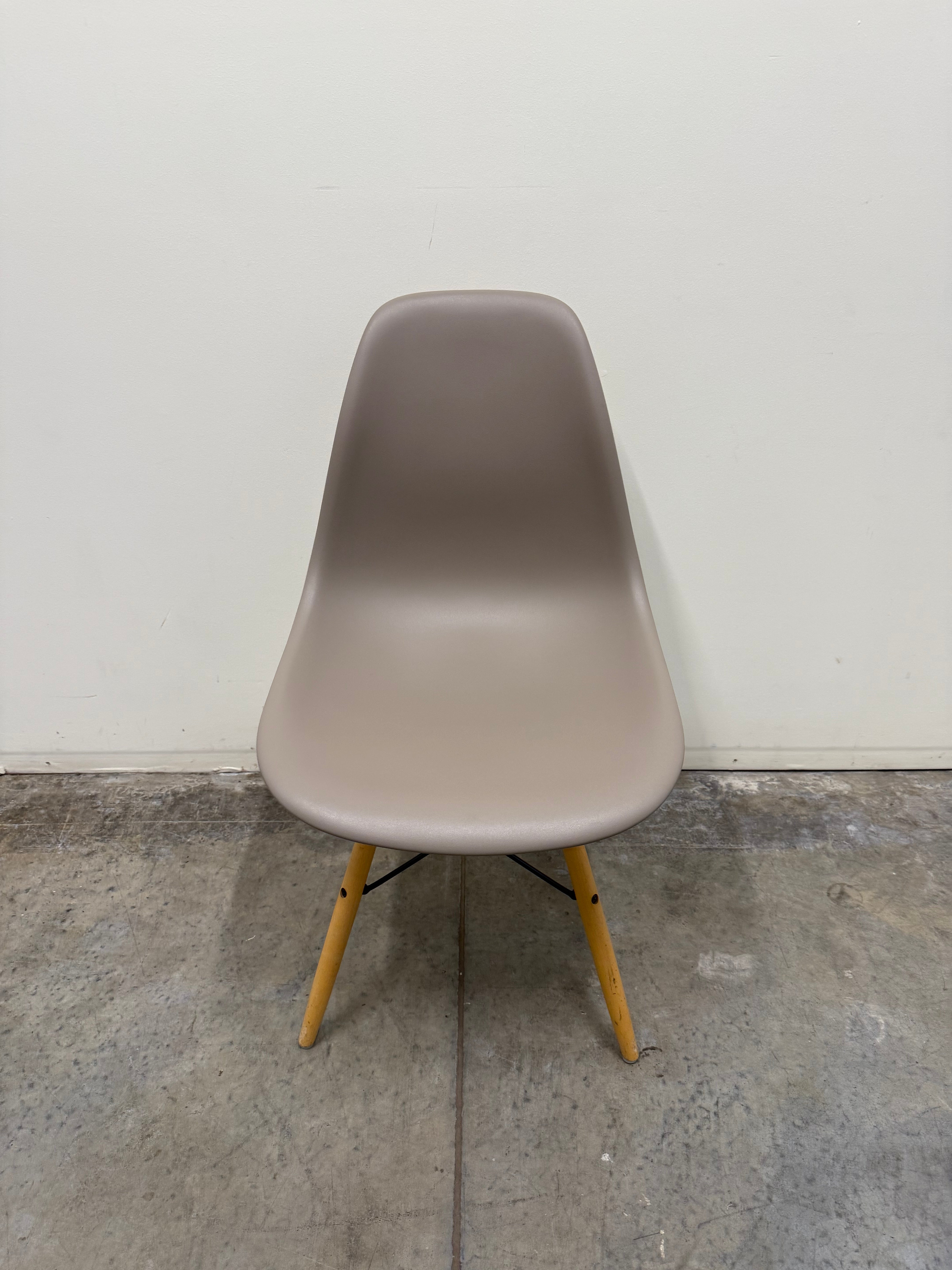 Eames Molded Plastic Side Chair by Herman Miller – Sparrow / Wood Dowel Base
