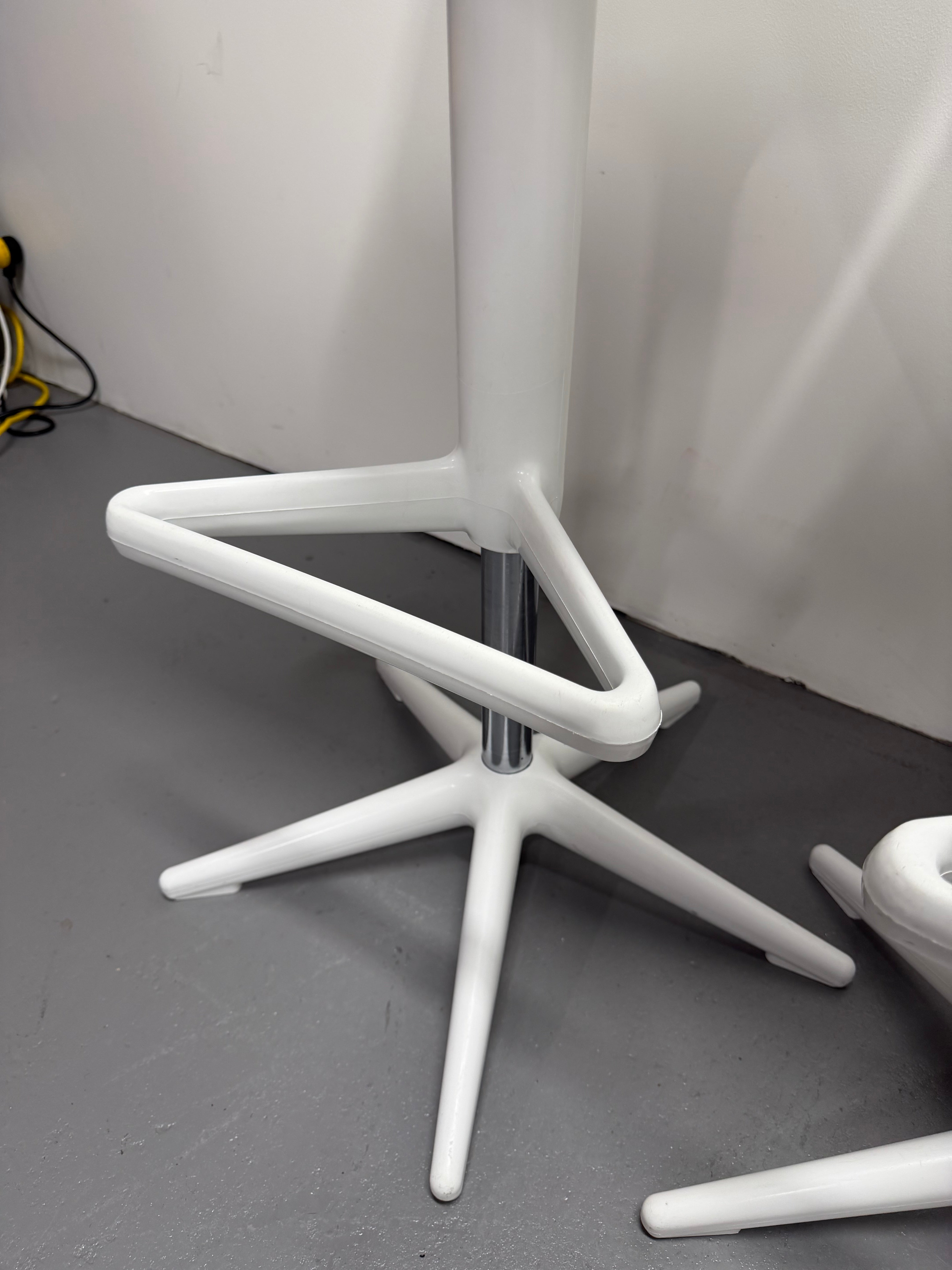 Kartell Spoon Bar Stool – White | Antonio Citterio & Toan Nguyen