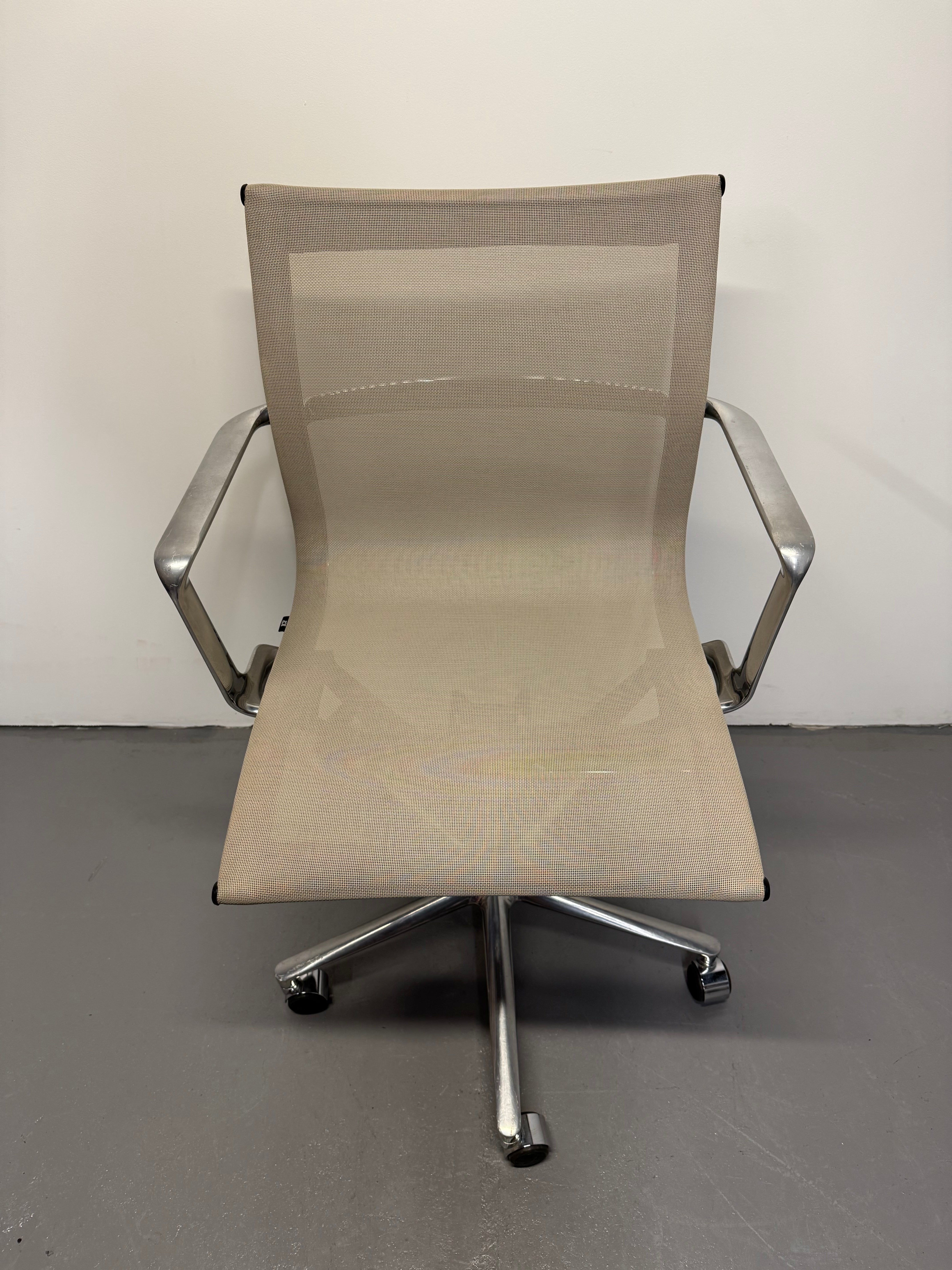 ICF Una Chair – Mesh Office Chair with Arms – Polished Aluminium - Made in Italy