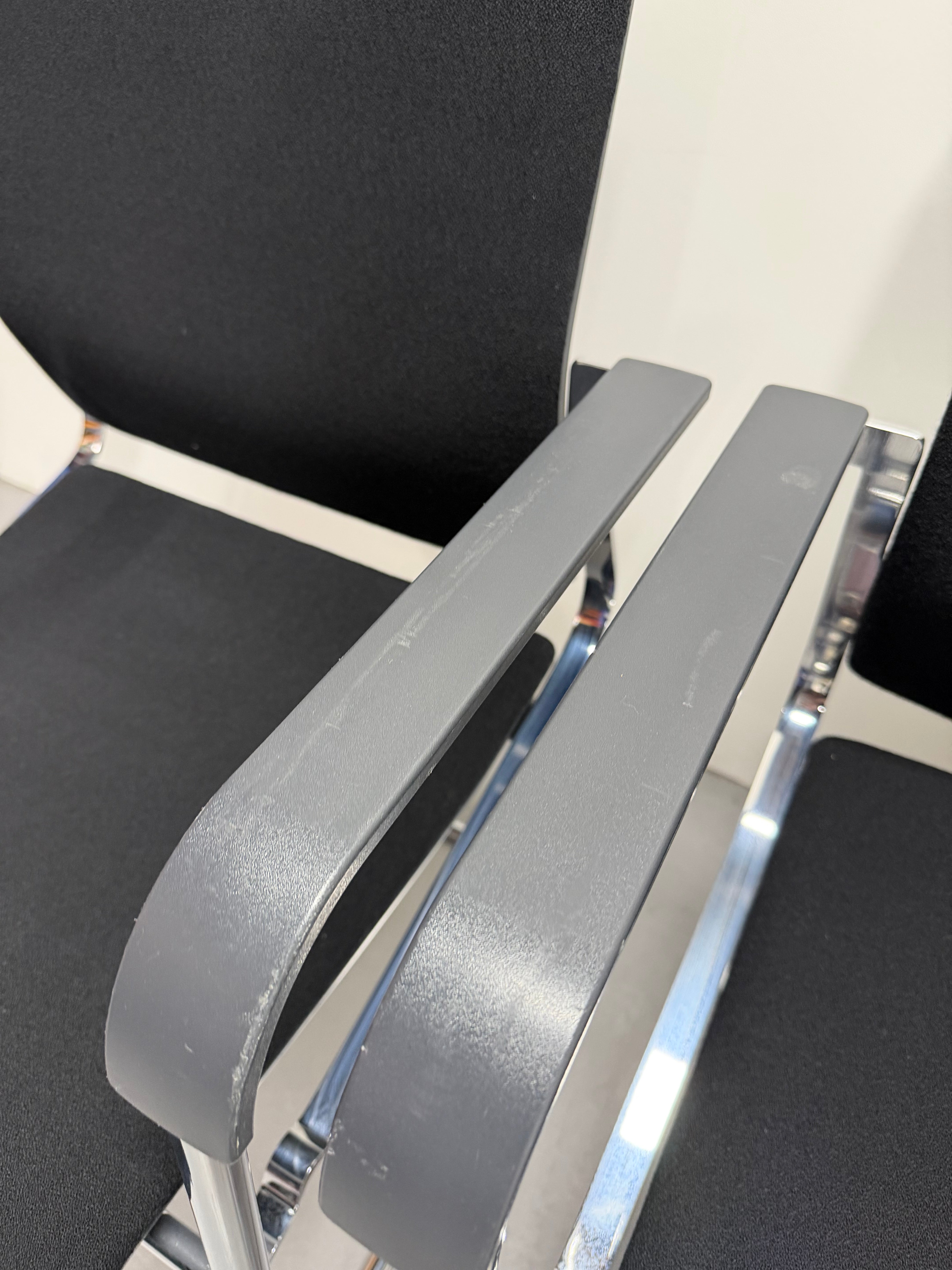 Wilkhahn 287/81 Modus Conference Room Cantilever Chair - Black