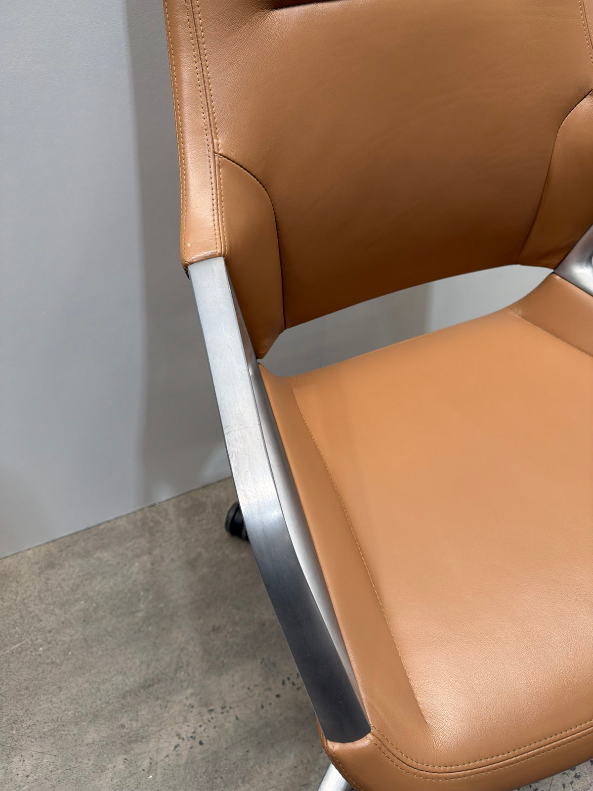 Wilkhahn Graph 301/5 Chair by jehs+laub – Tan Leather, Polished Aluminium – view 17 – pre-owned