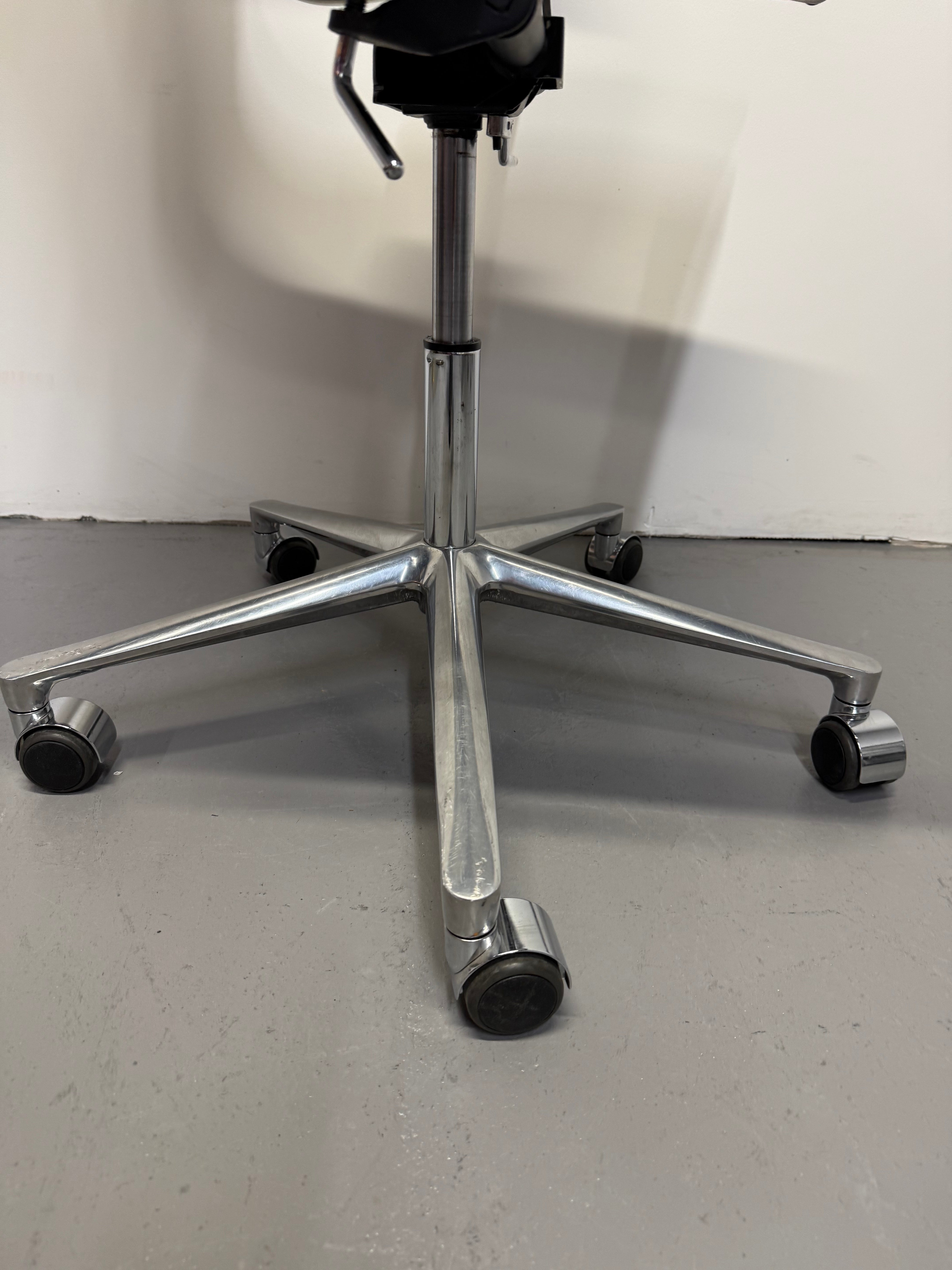 ICF Una Chair – Mesh Office Chair with Arms – Polished Aluminium - Made in Italy