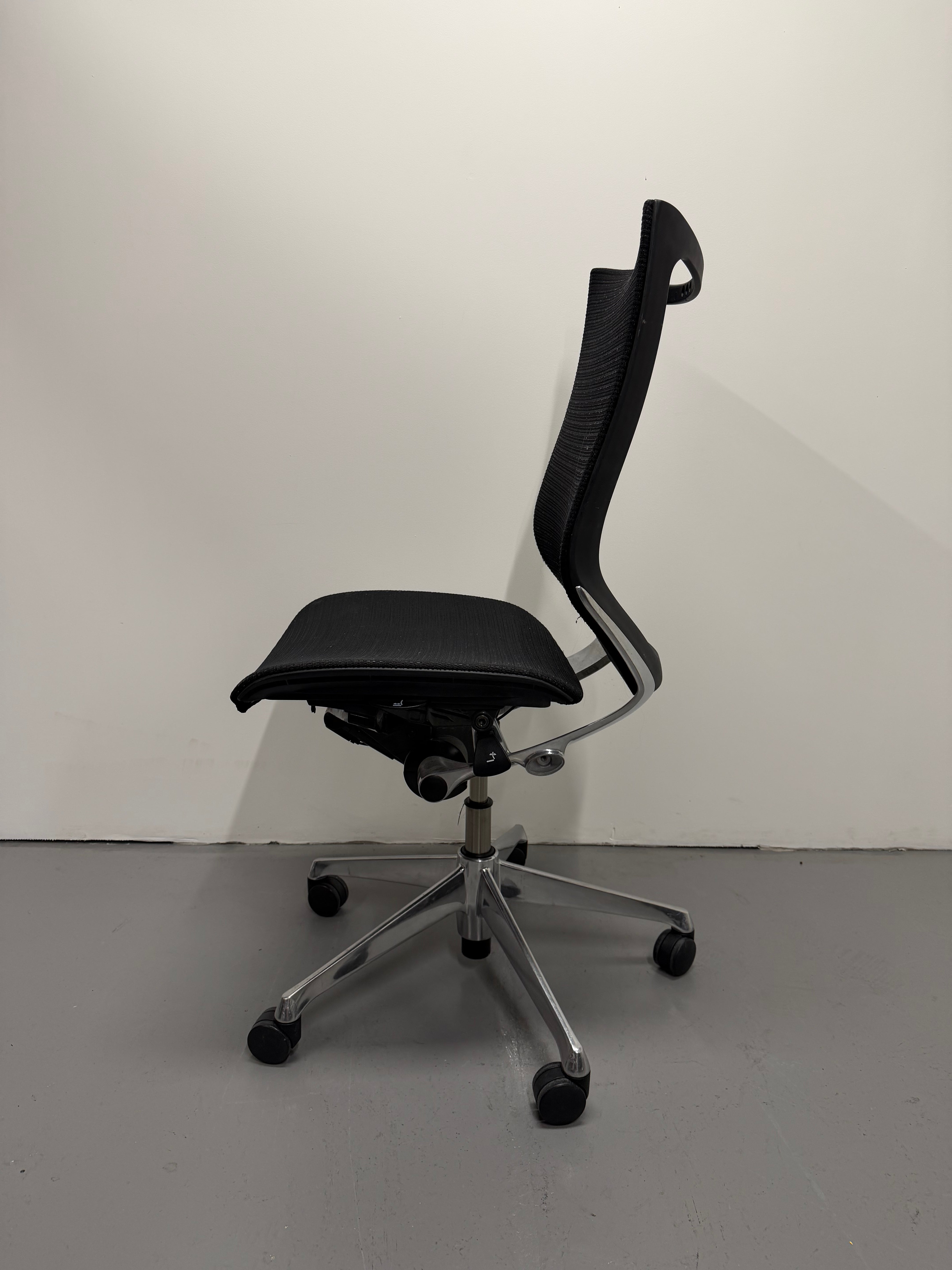Okamura Baron Mesh Office Chair - Mesh Back & Seat - No arms