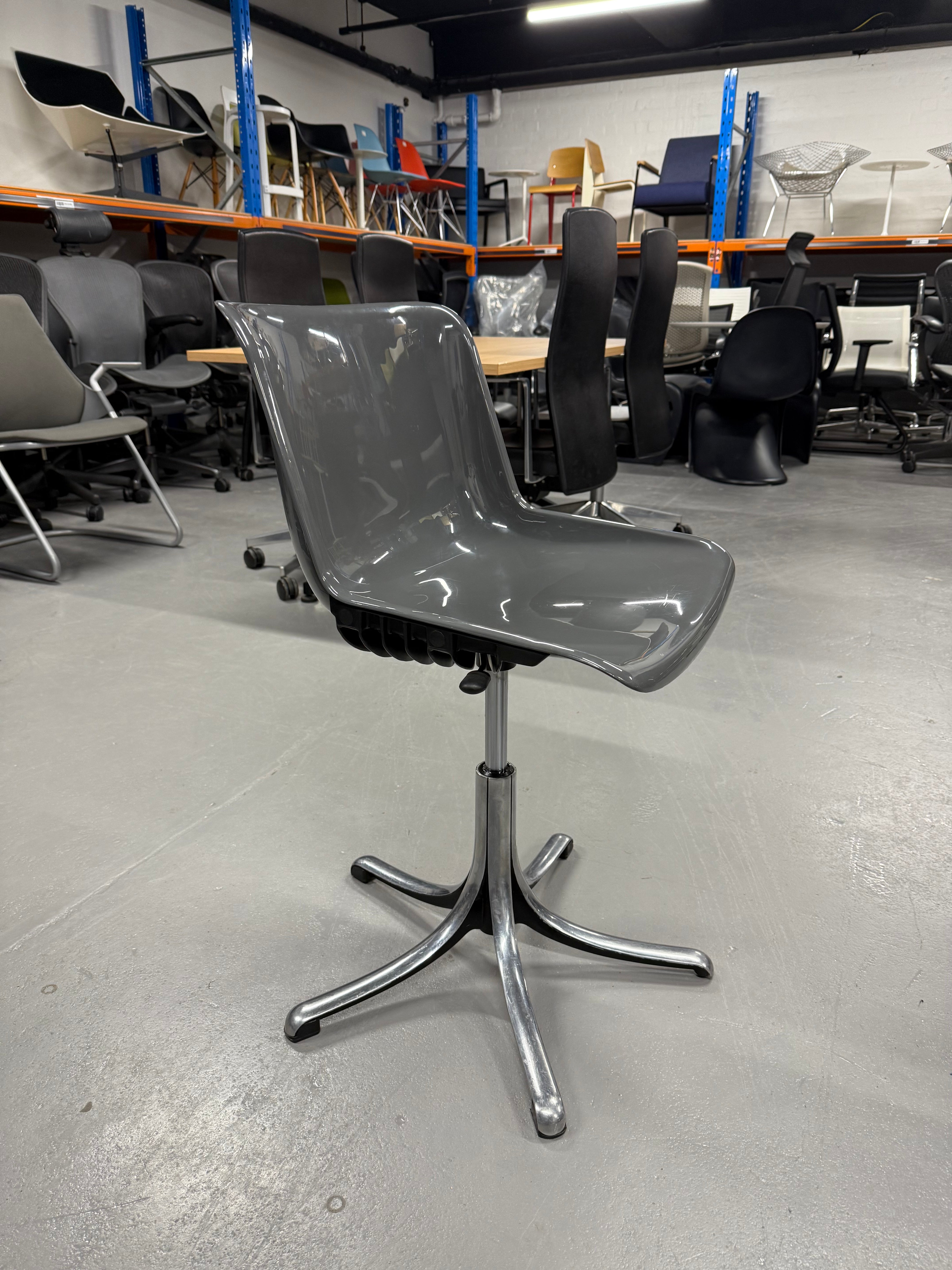 Vintage “Modus” Swivel Chair by Osvaldo Borsani for Tecno