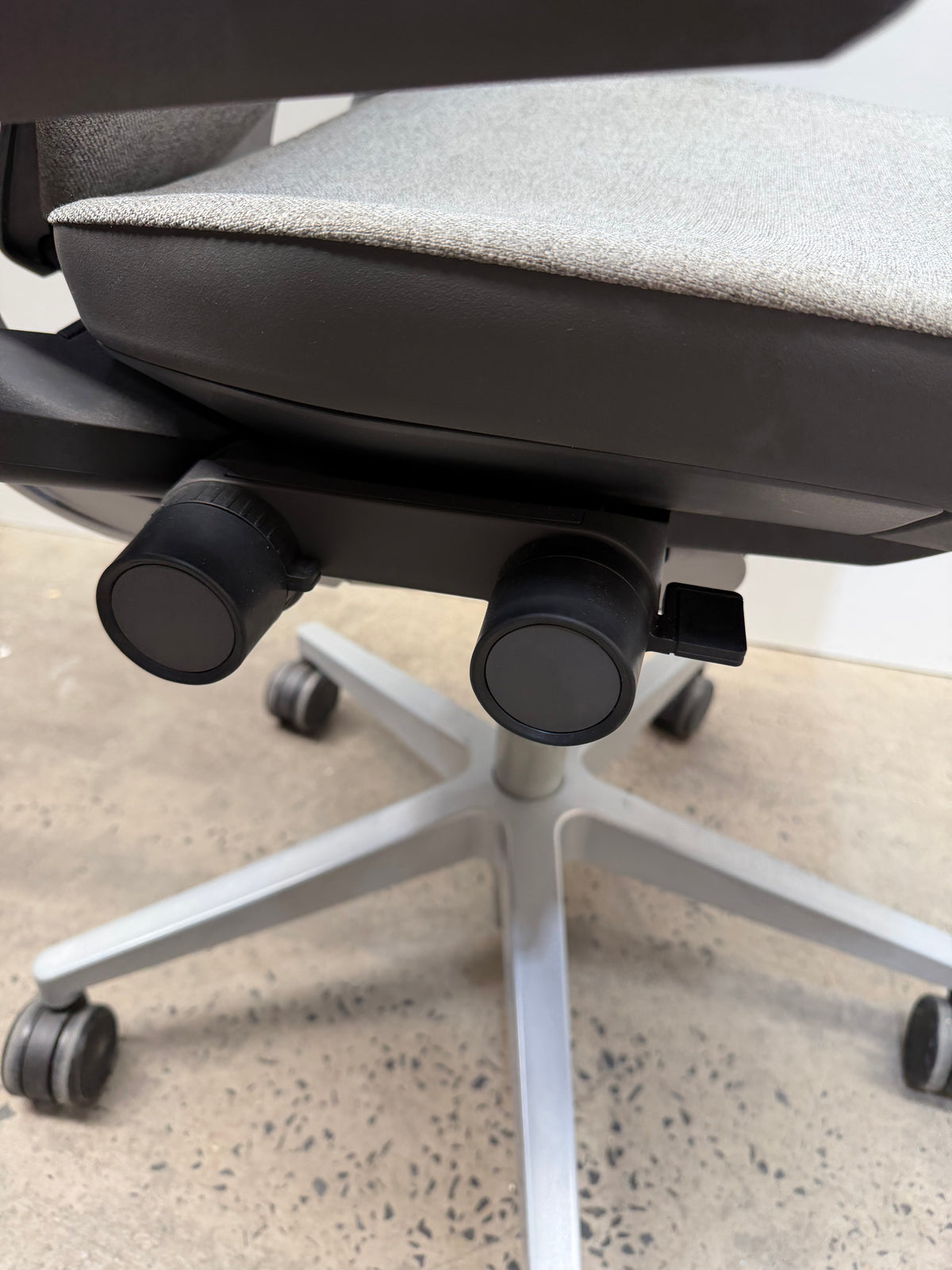 Steelcase Gesture Task Chair with Headrest – Grey Fabric | Ex-Showroom – view 9 – pre-owned