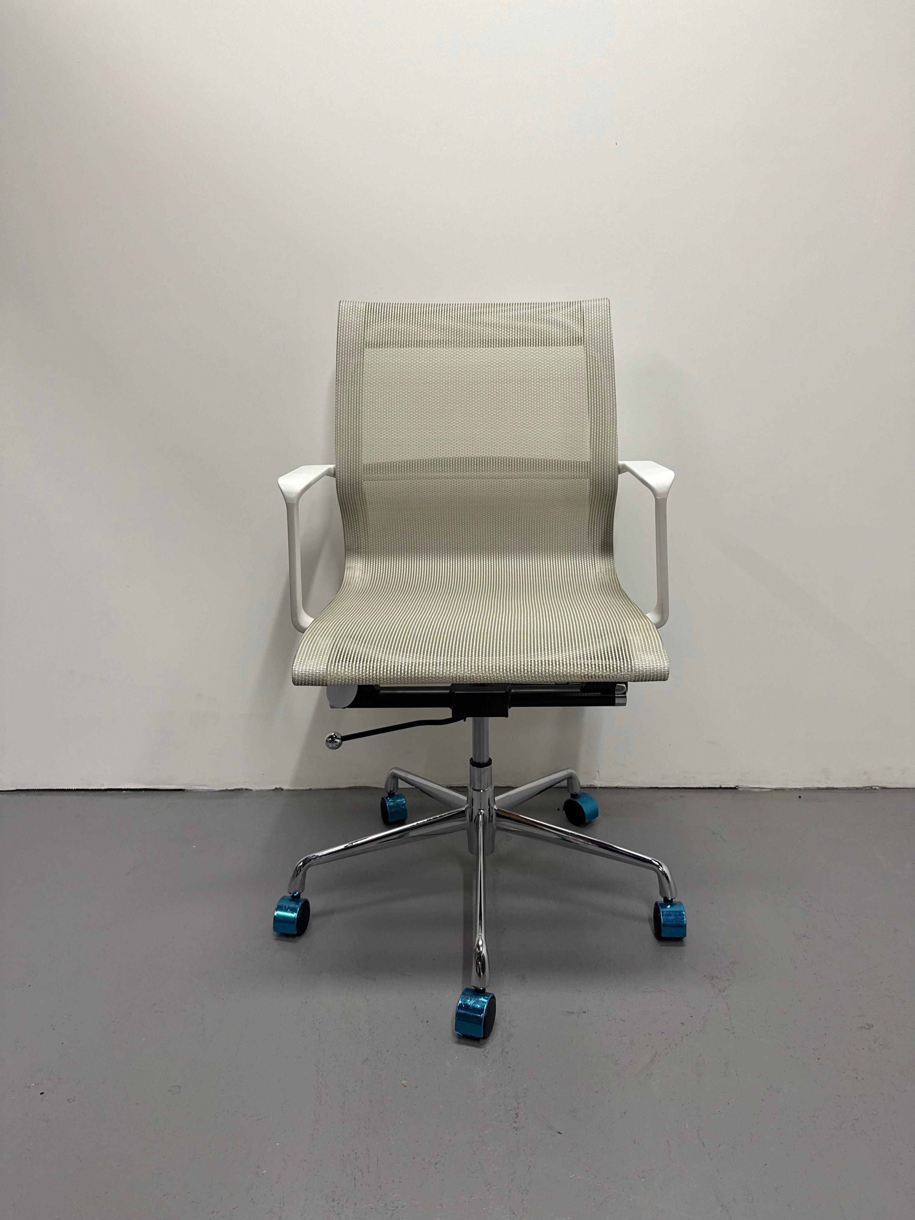 Modern Mesh Boardroom Chair – White Frame & Chrome Base (Brand New)