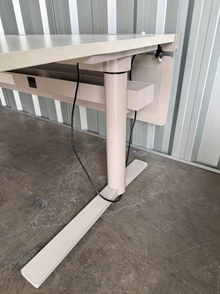 Schiavello Electric Height Adjustable Desk - Commercial Grade 1800L x 750W