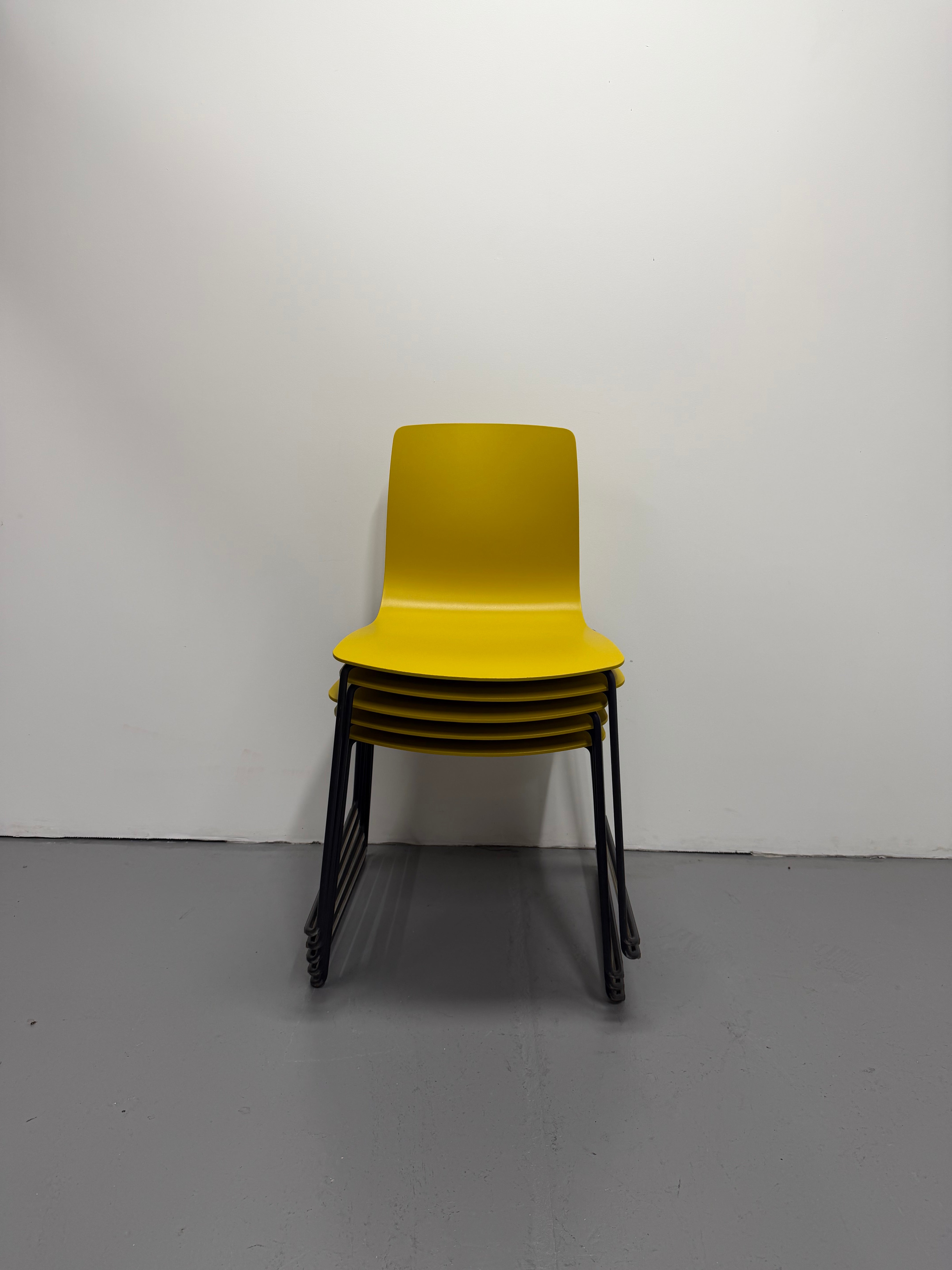 Aava 02 Sled Chair – Arper Yellow