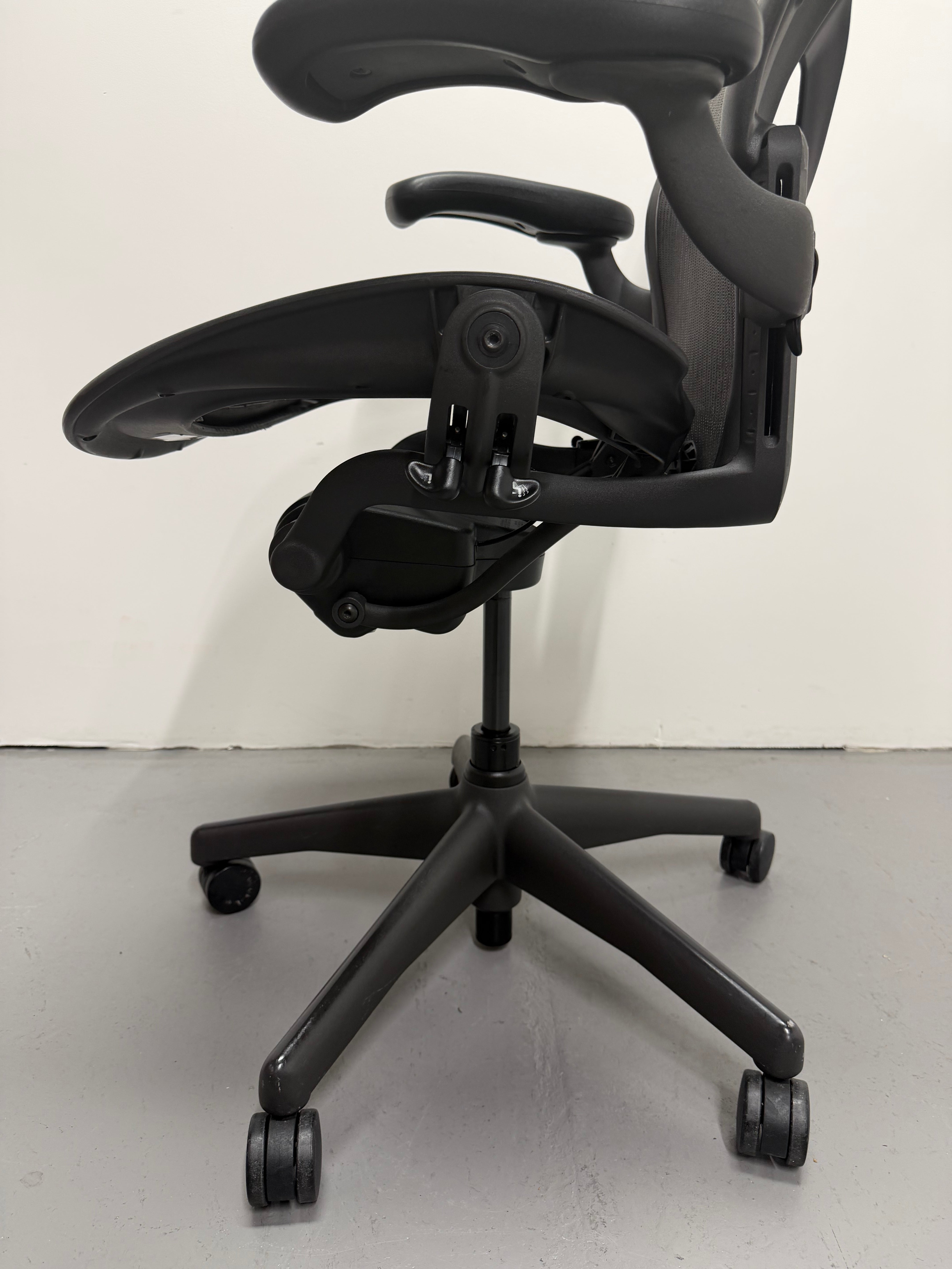 Herman Miller Aeron Chair with Armrests – Size C
