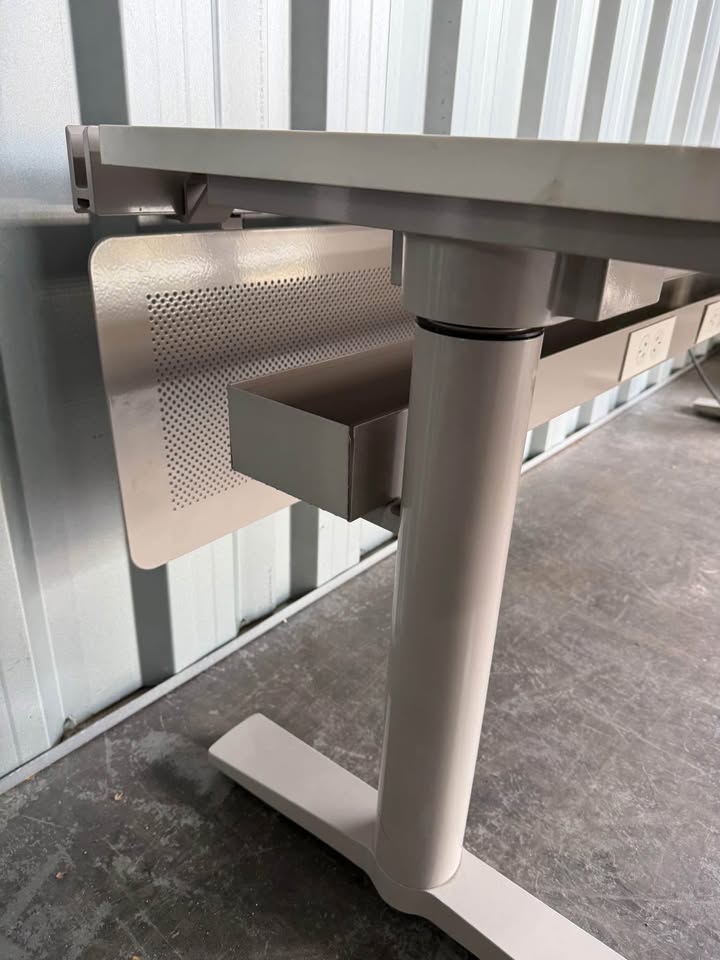 Schiavello Electric Height Adjustable Desk - Commercial Grade 1800L x 750W