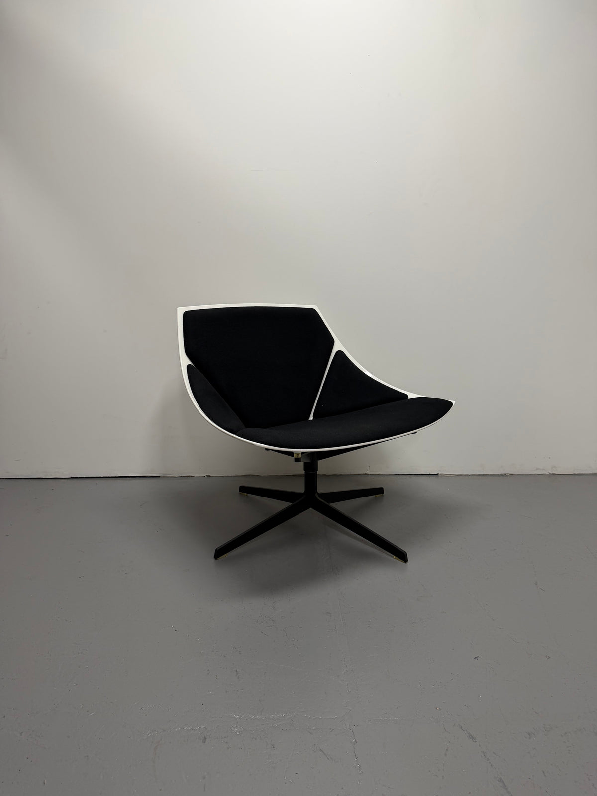Fritz Hansen Space Lounge Chair by Jehs + Laub – White & Black