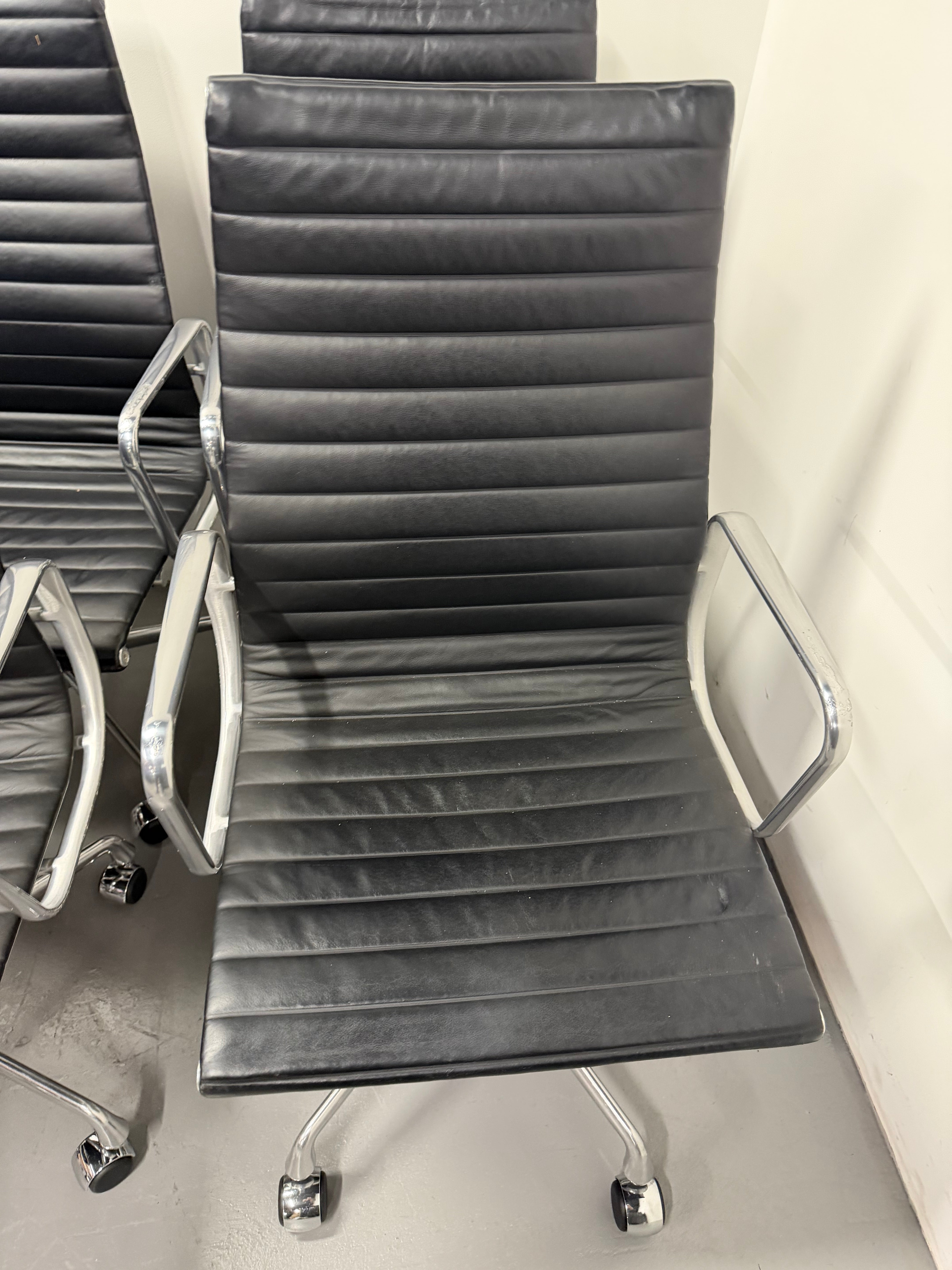 Eames Aluminum Group Executive Chair – High Back | Black Leather