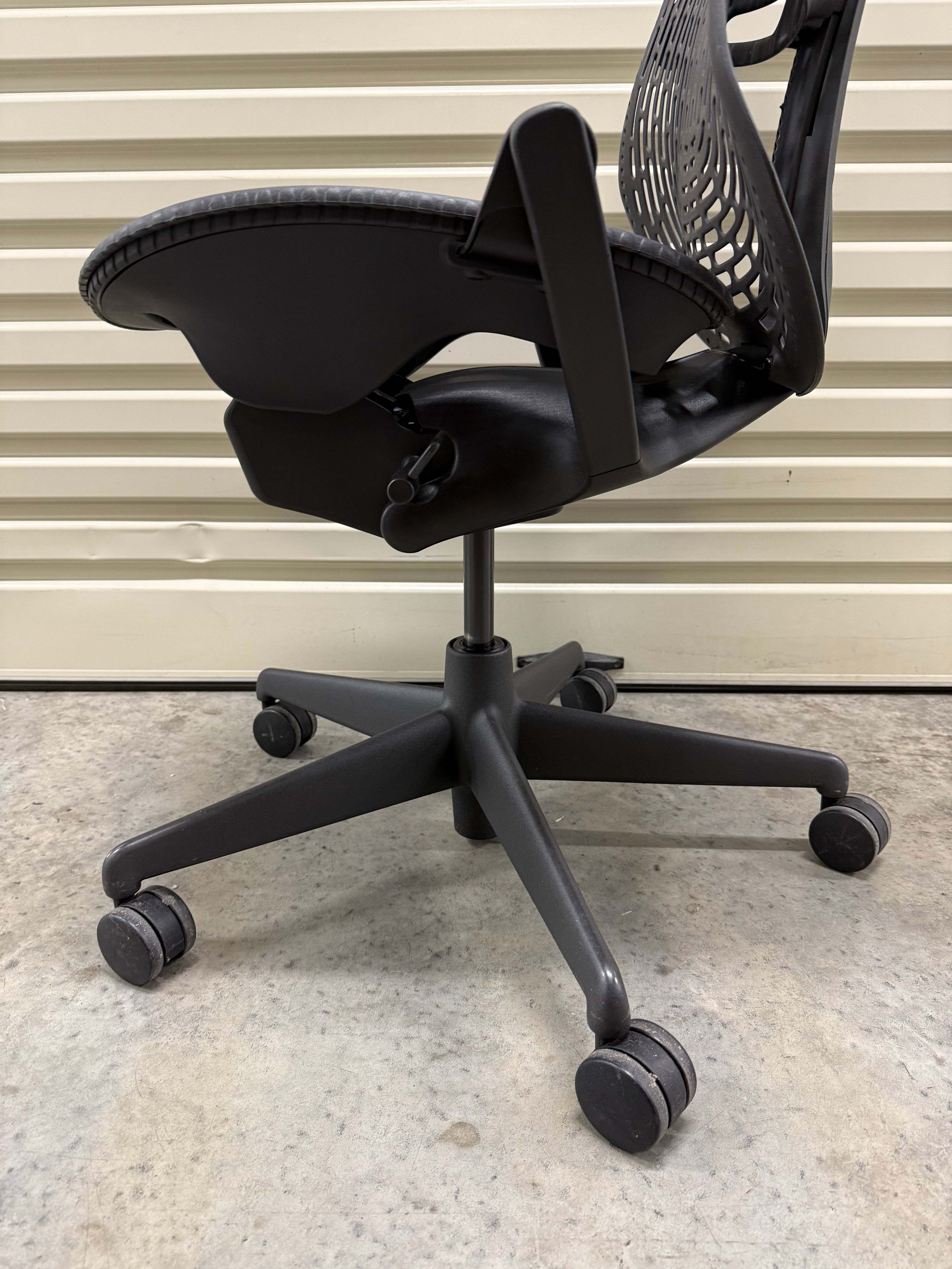 Herman Miller Mirra Office Chair no Arms - Graphite - Back Tilt Lock