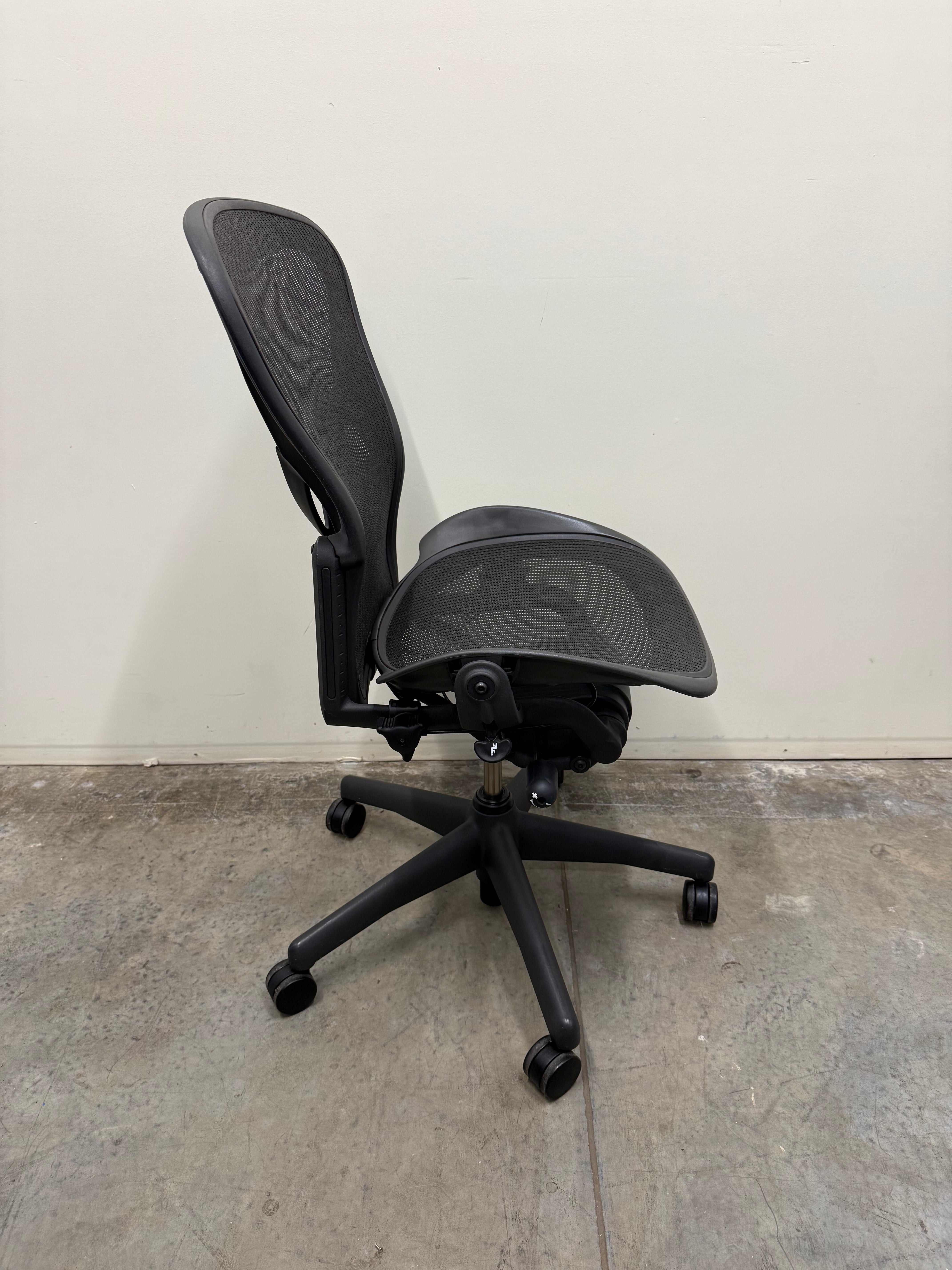 Herman Miller Aeron Classic – PostureFit Back Support, No Arms (Size B)