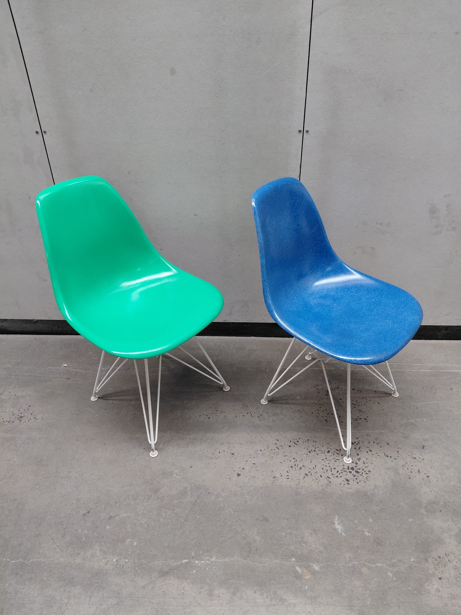 Authentic Herman Miller Eames Molded Fiberglass Side Chair – Ultramarine Blue / White Wire Base