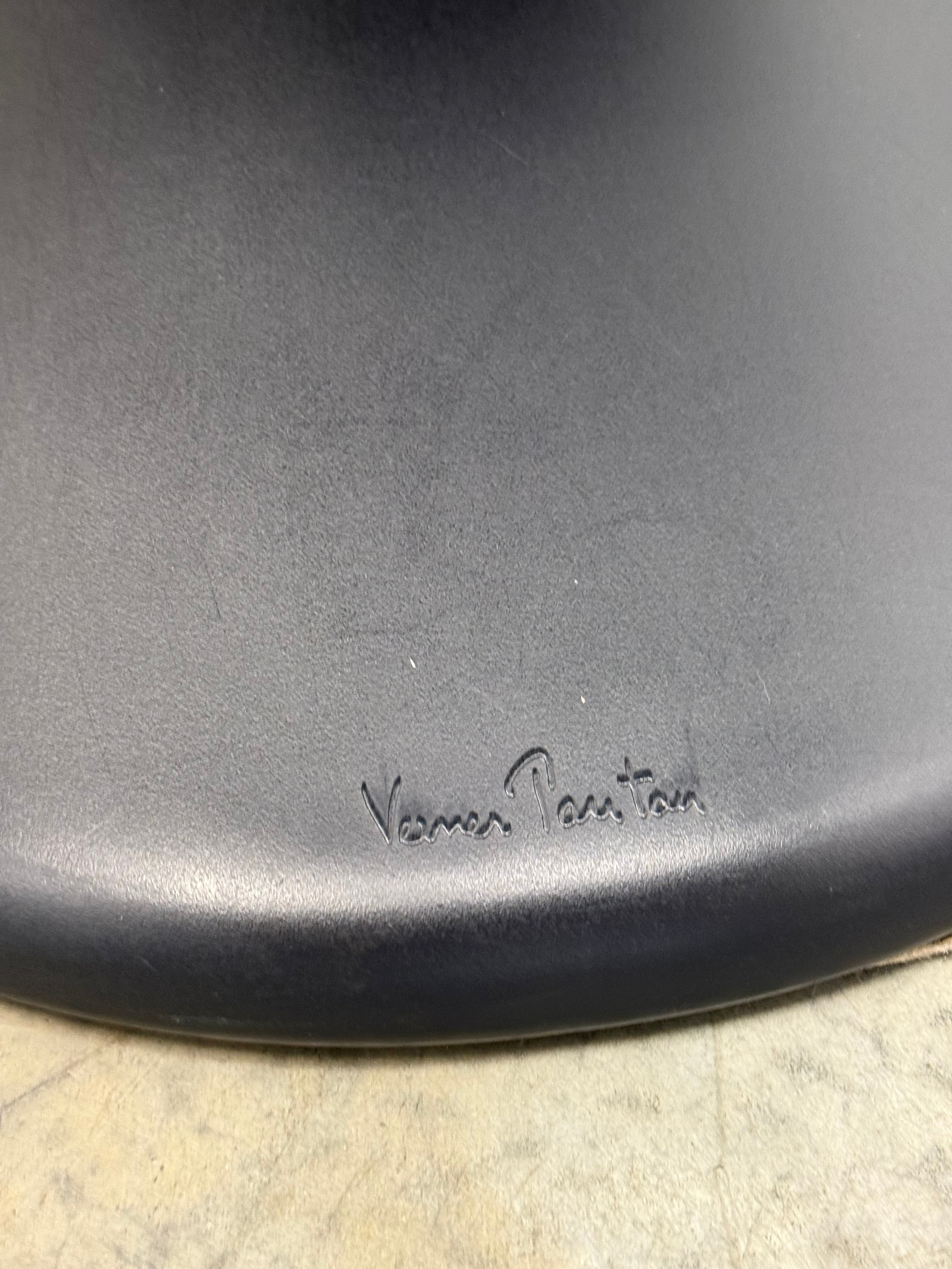 Vitra Panton Chair – Black / Plastic Shell