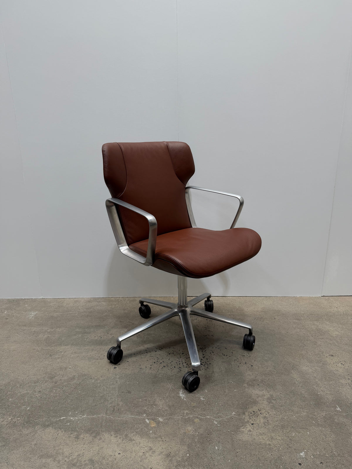 Wilkhahn Intra 295/6 Conference Chair – Brown Leather – view 2 – ex-showroom