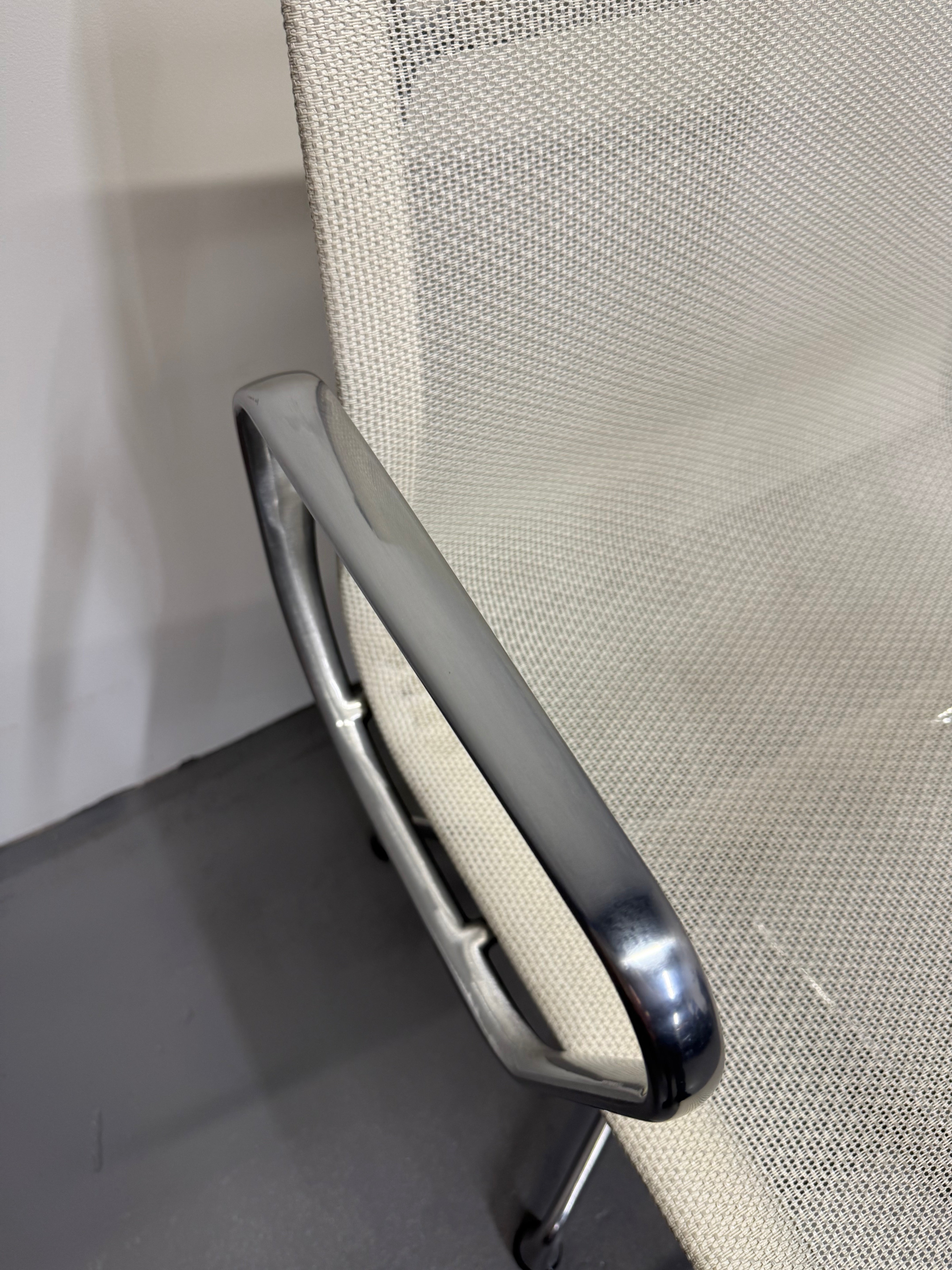 Eames Aluminum Group Executive Management Chair - White Mesh