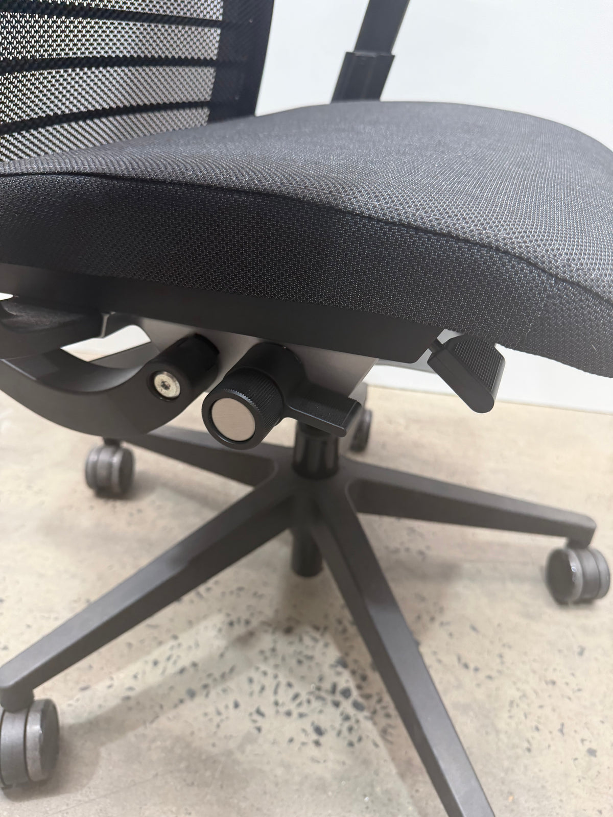 Steelcase Think V2 Task Chair – Black/Grey Seat, with Arms, Ex-Showroom – view 4 – pre-owned