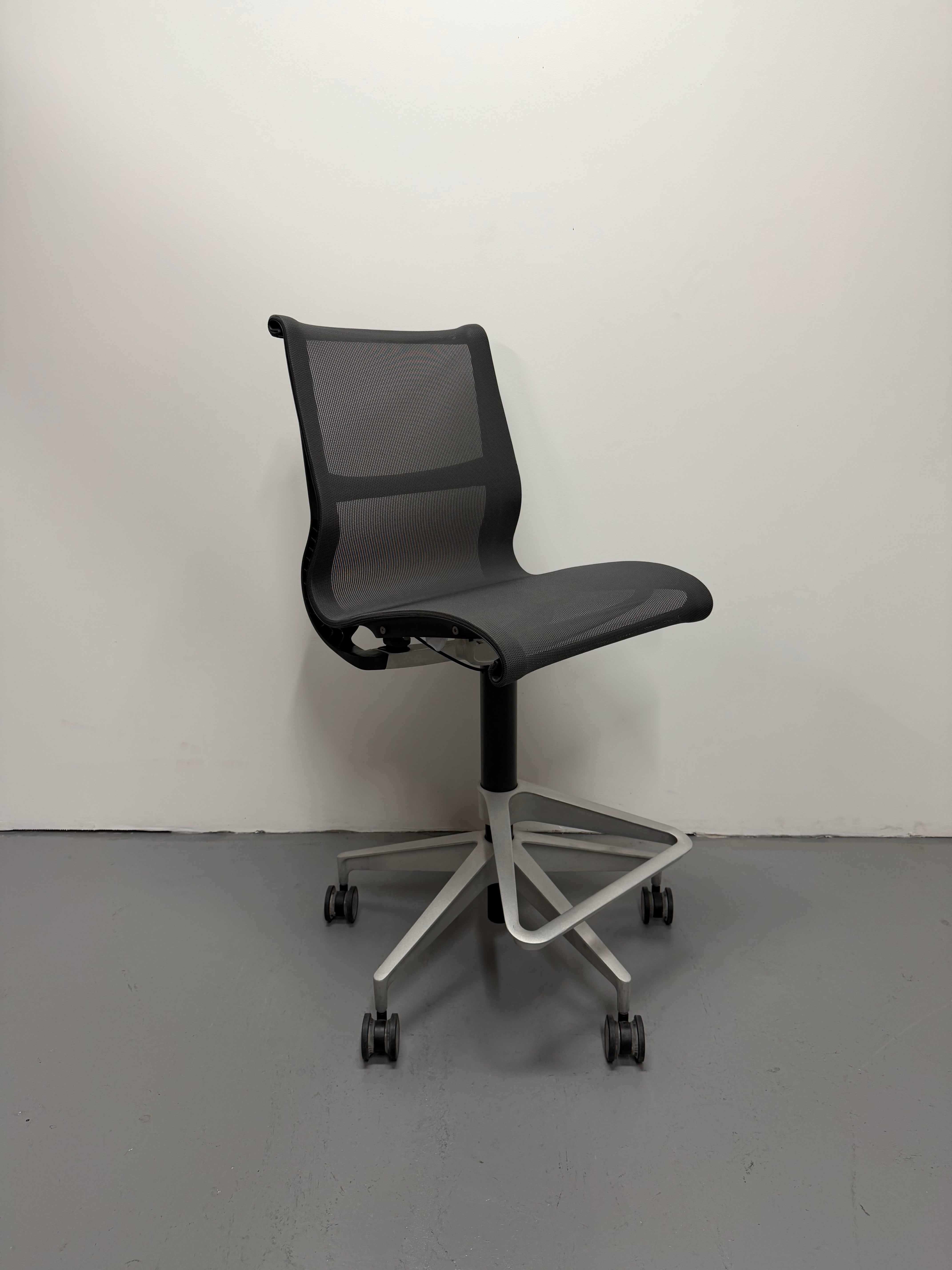 Herman Miller Setu Stool - Armless / Graphite Grey