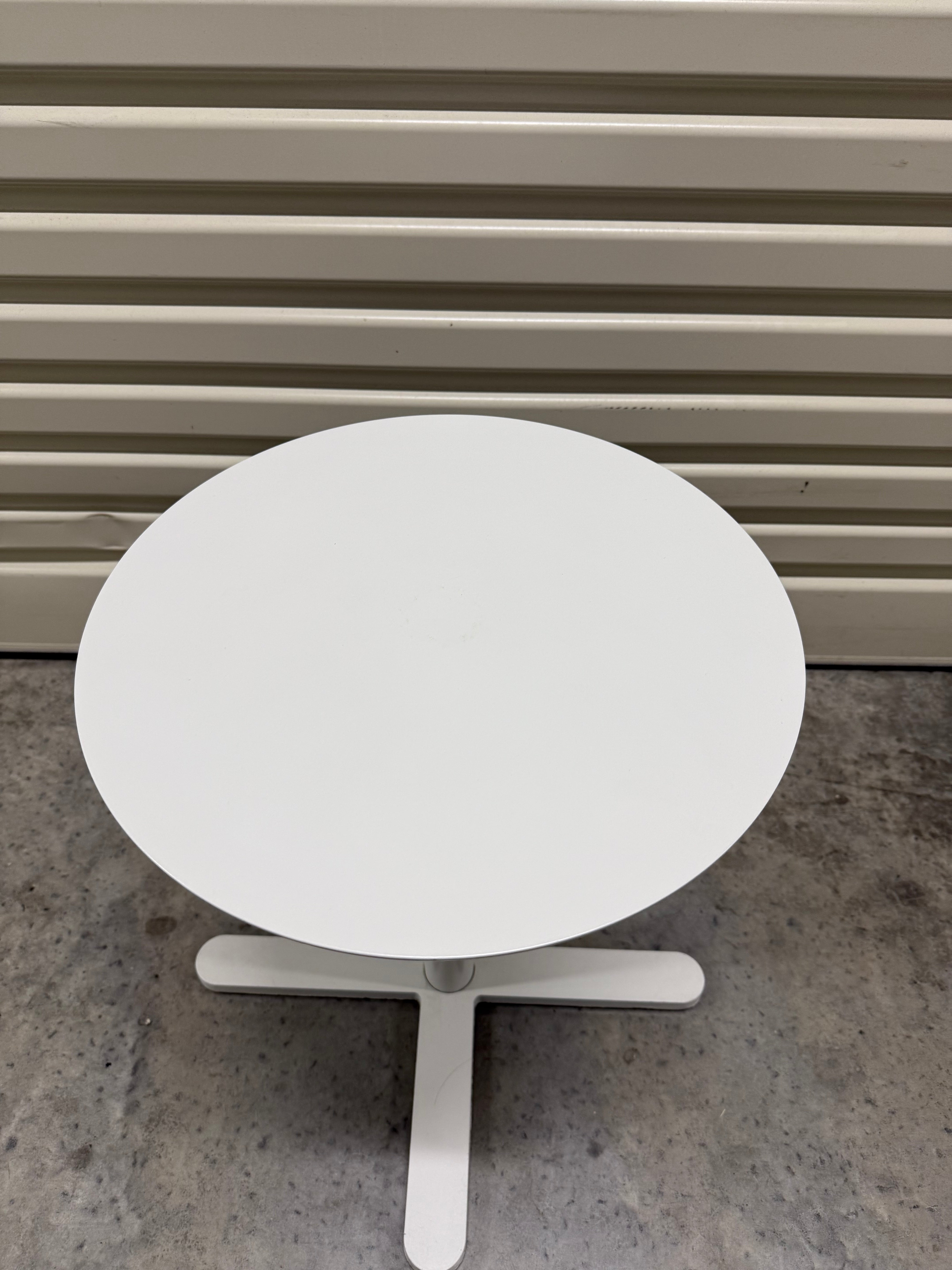 Mobles 114 Barcelona Hulot table by Joan Gaspar - White