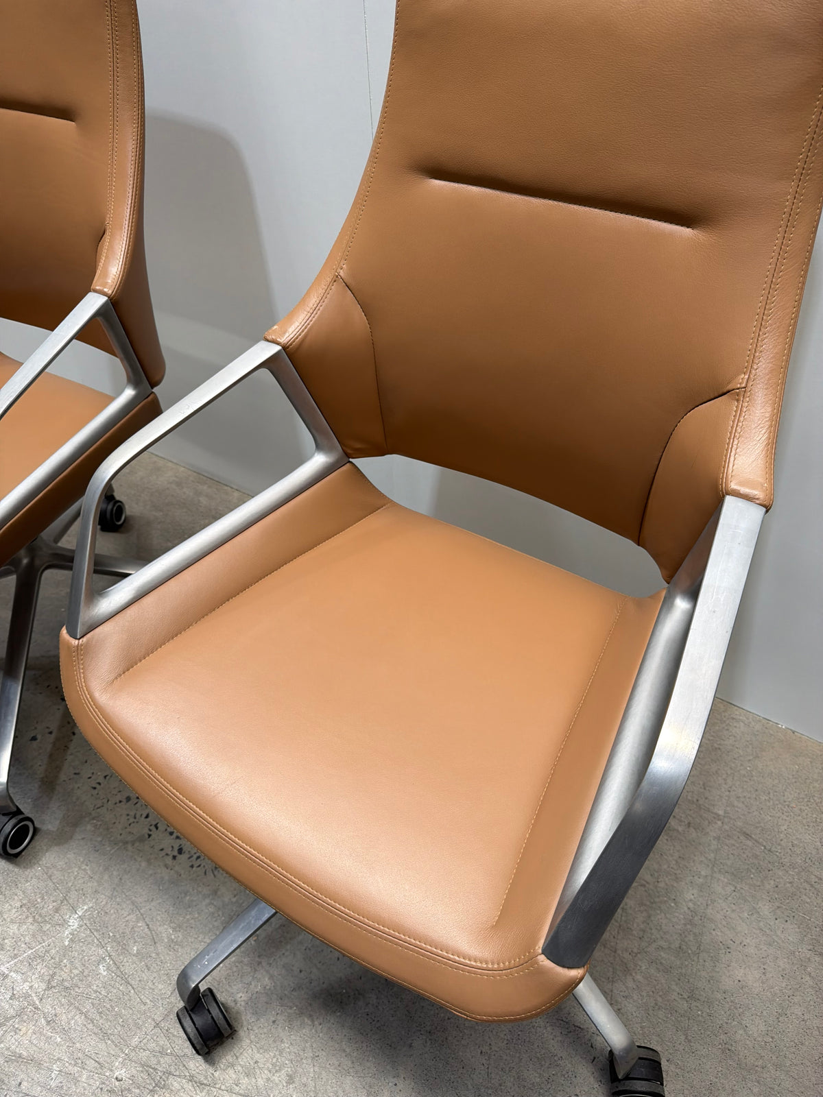 Wilkhahn Graph 301/5 Chair by jehs+laub – Tan Leather, Polished Aluminium – view 11 – pre-owned
