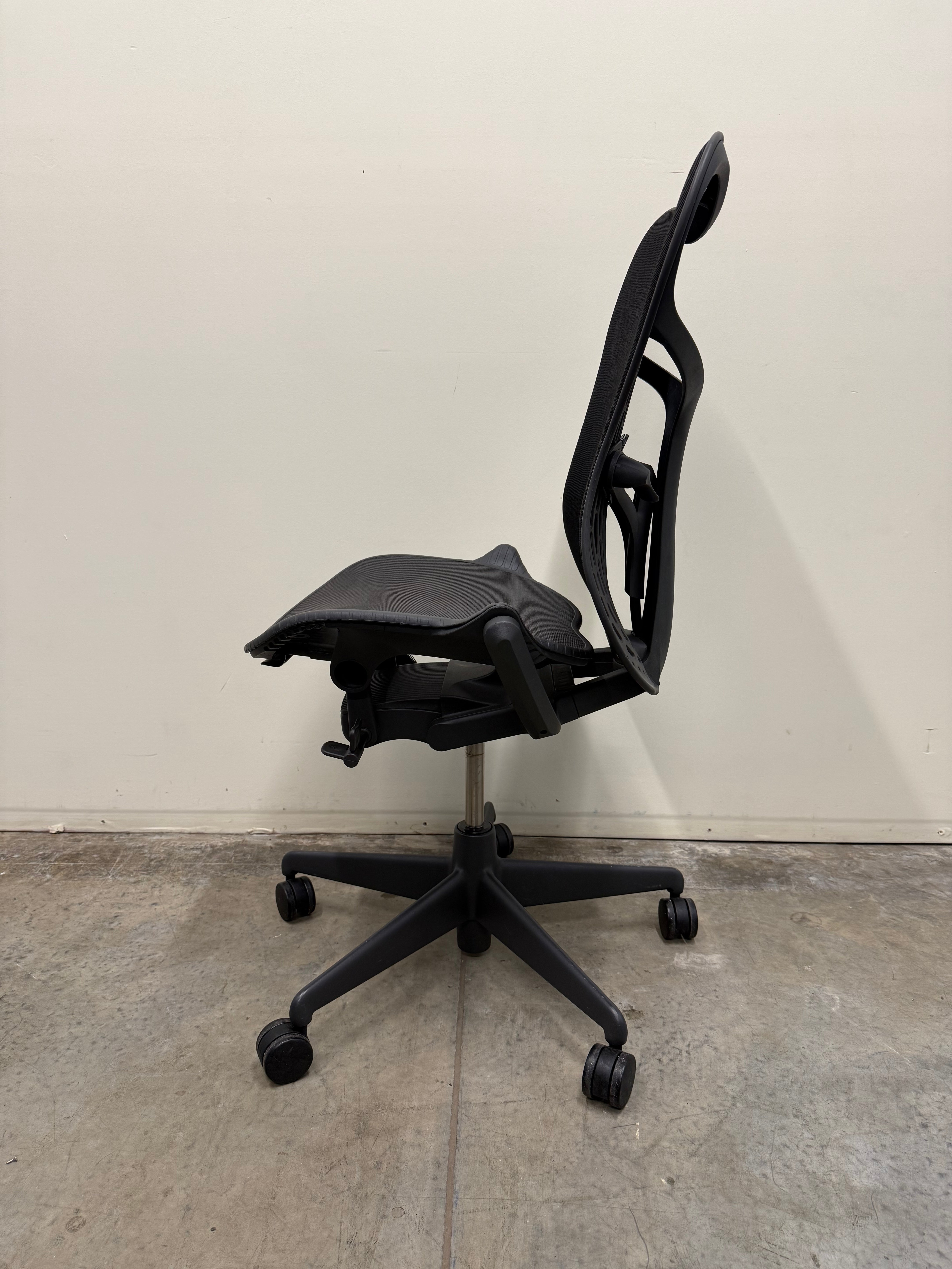Herman Miller Mirra 2 Chair – No Arms / Black Mesh
