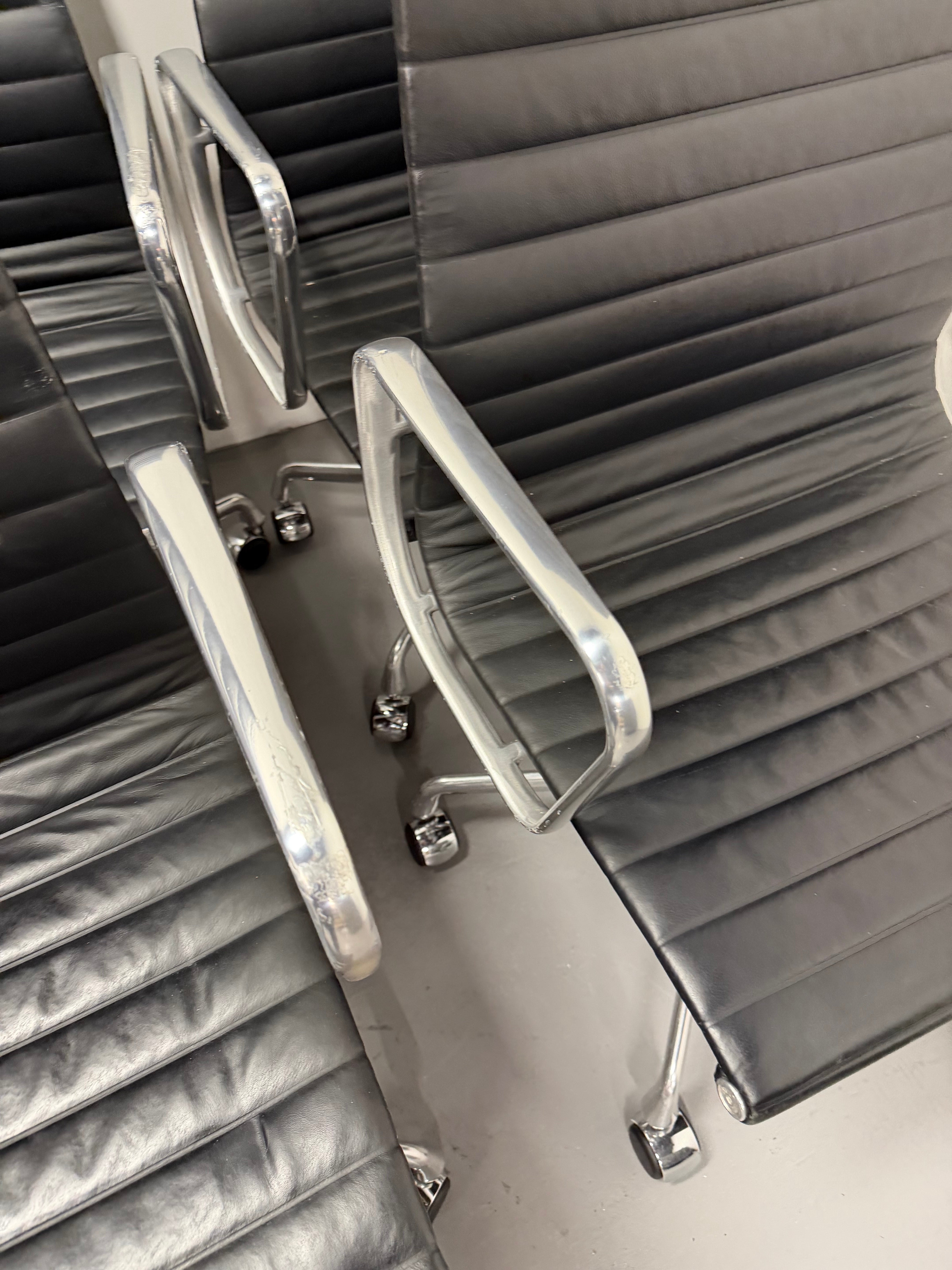Eames Aluminum Group Executive Chair – High Back | Black Leather