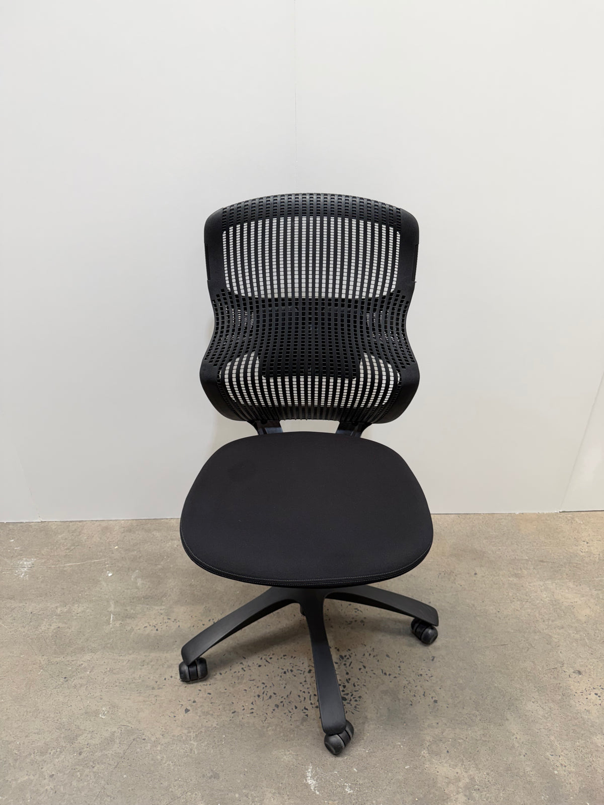 Knoll Generation Ergonomic Office Task Chair by Formway – Black, No Arms – view 2 – pre-owned