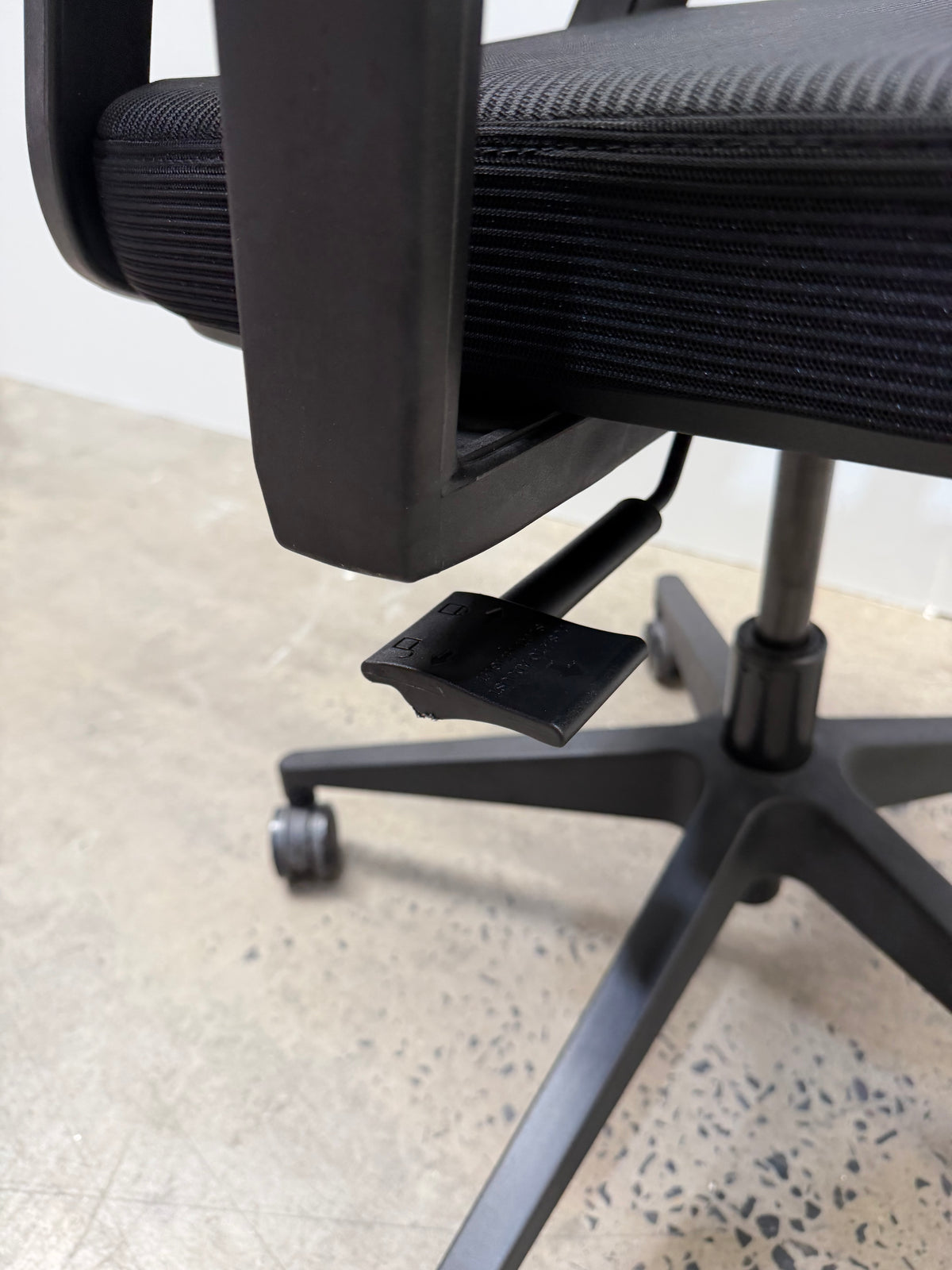 Ergonomic Mesh Back Office Task Chair – Black, with Fixed Arms – view 5 – pre-owned