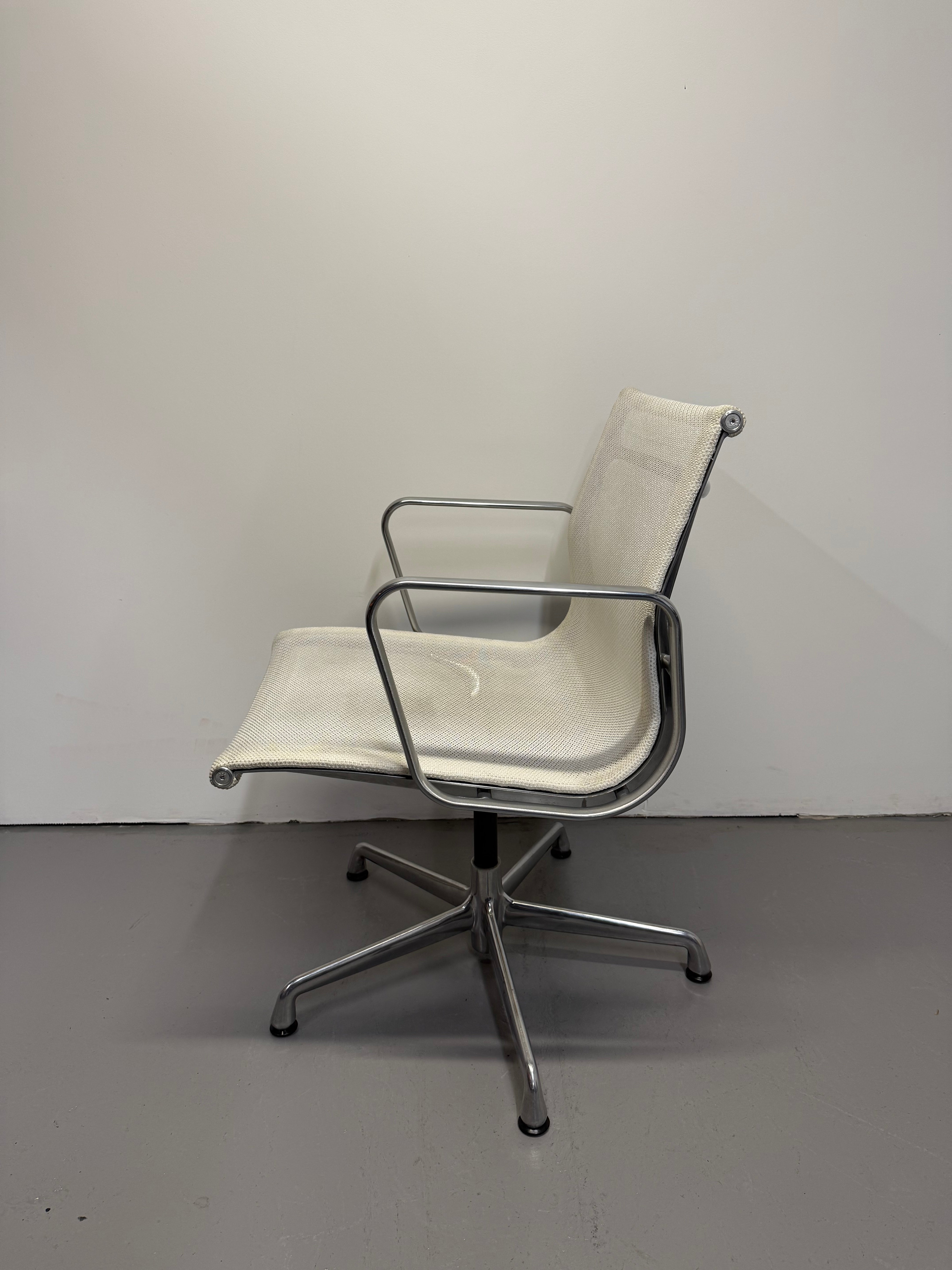 Eames Aluminum Group Executive Management Chair - White Mesh