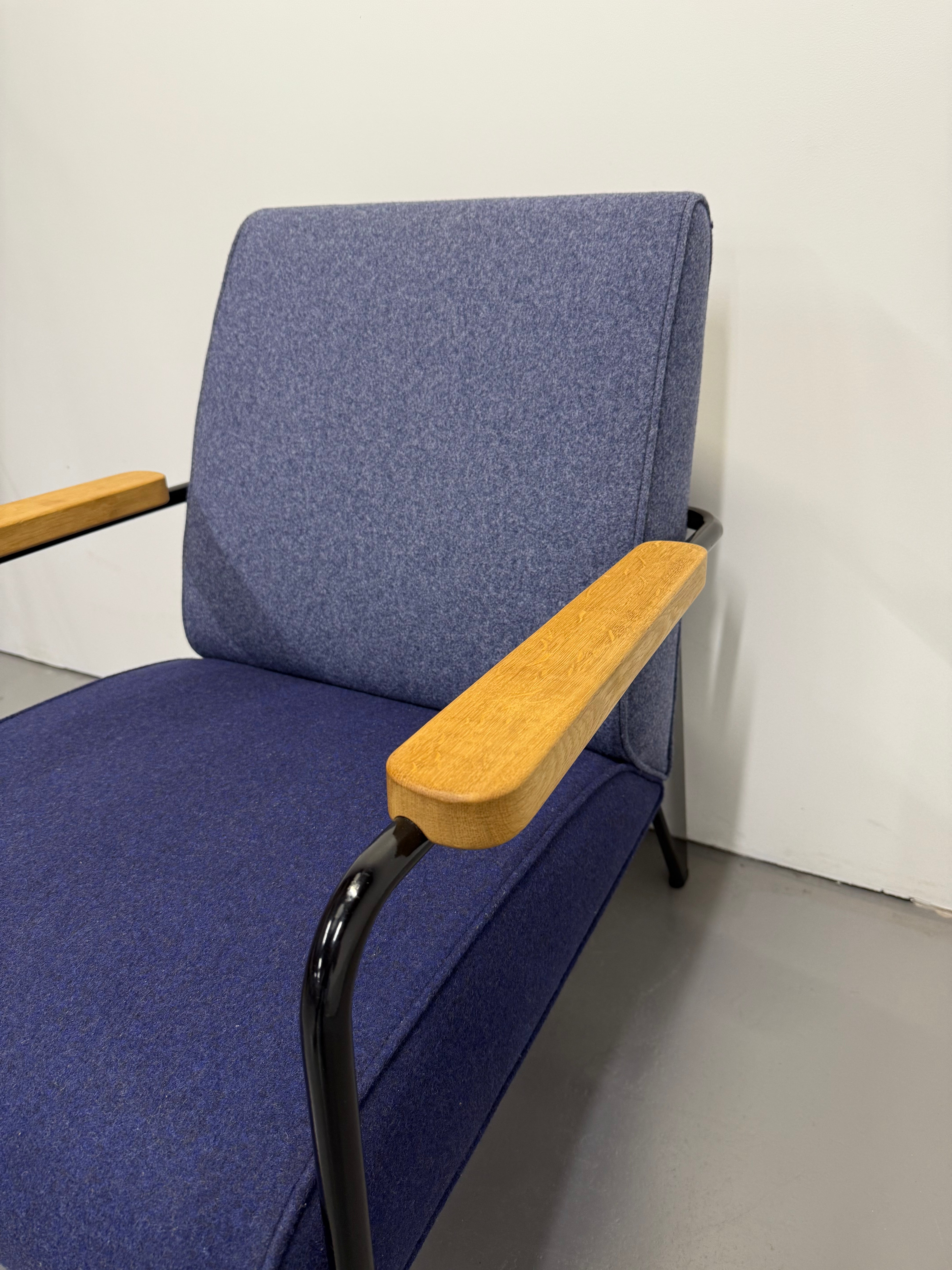 Vitra Fauteuil de Salon Armchair – Jean Prouvé Mid-Century Icon