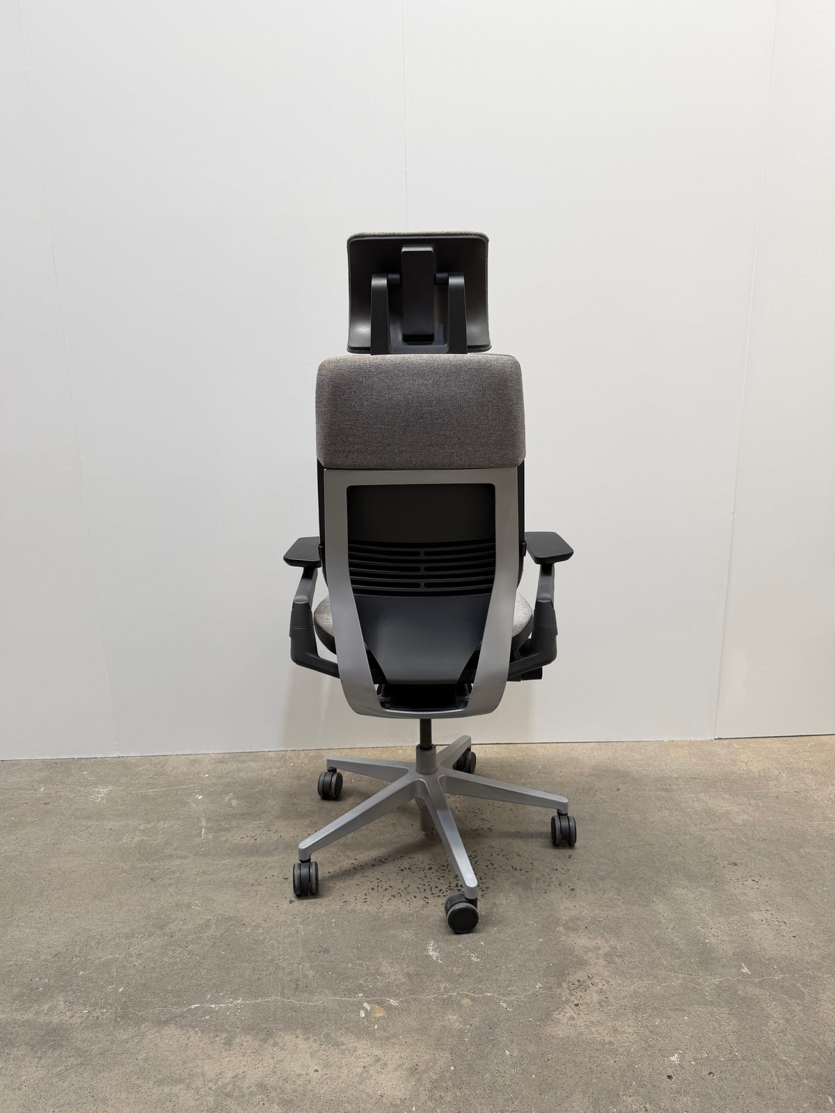 Steelcase Gesture Task Chair with Headrest – Grey Fabric | Ex-Showroom – view 10 – pre-owned