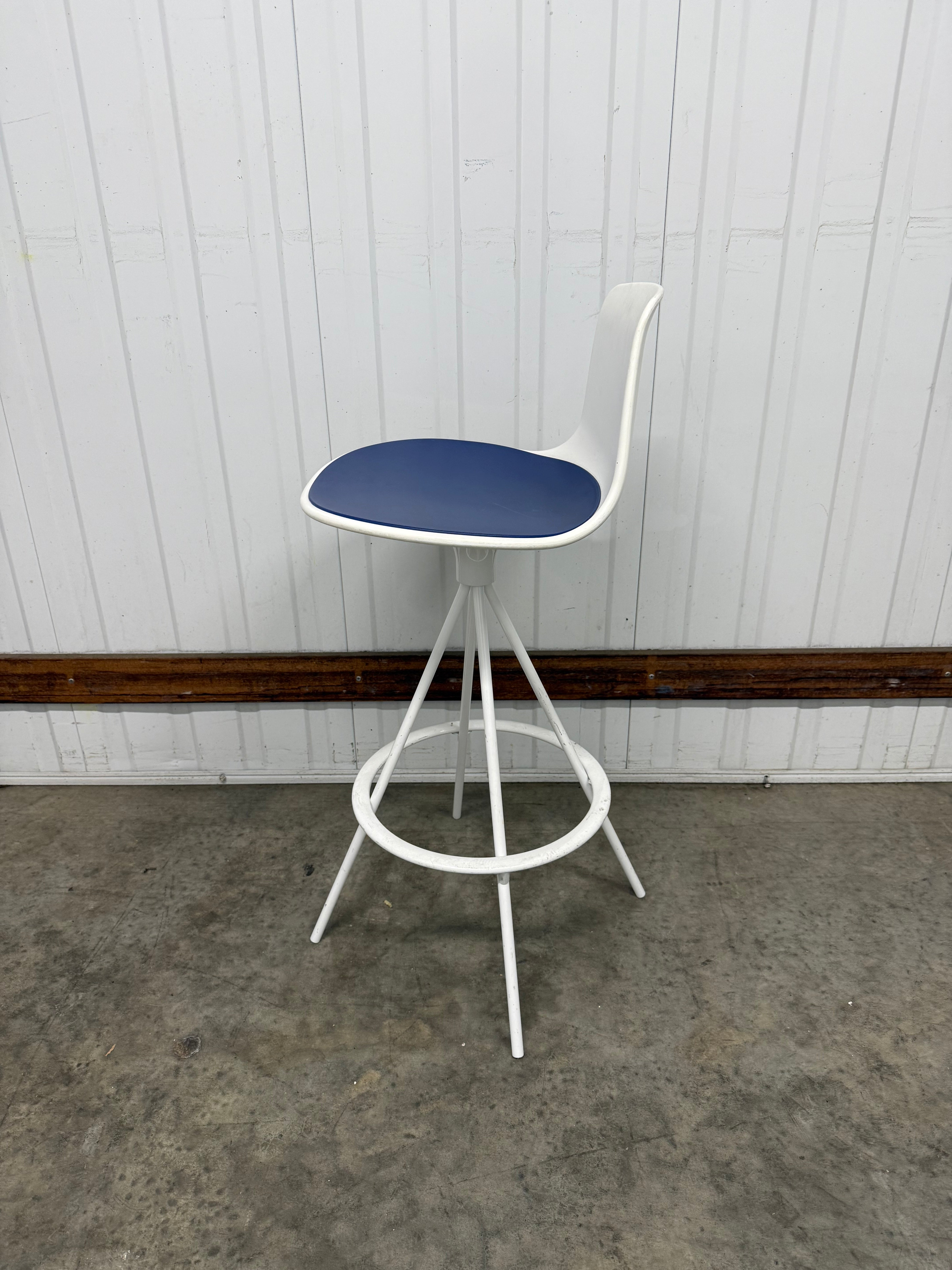 Enea Lottus Barstool – White with Blue Seat Pad