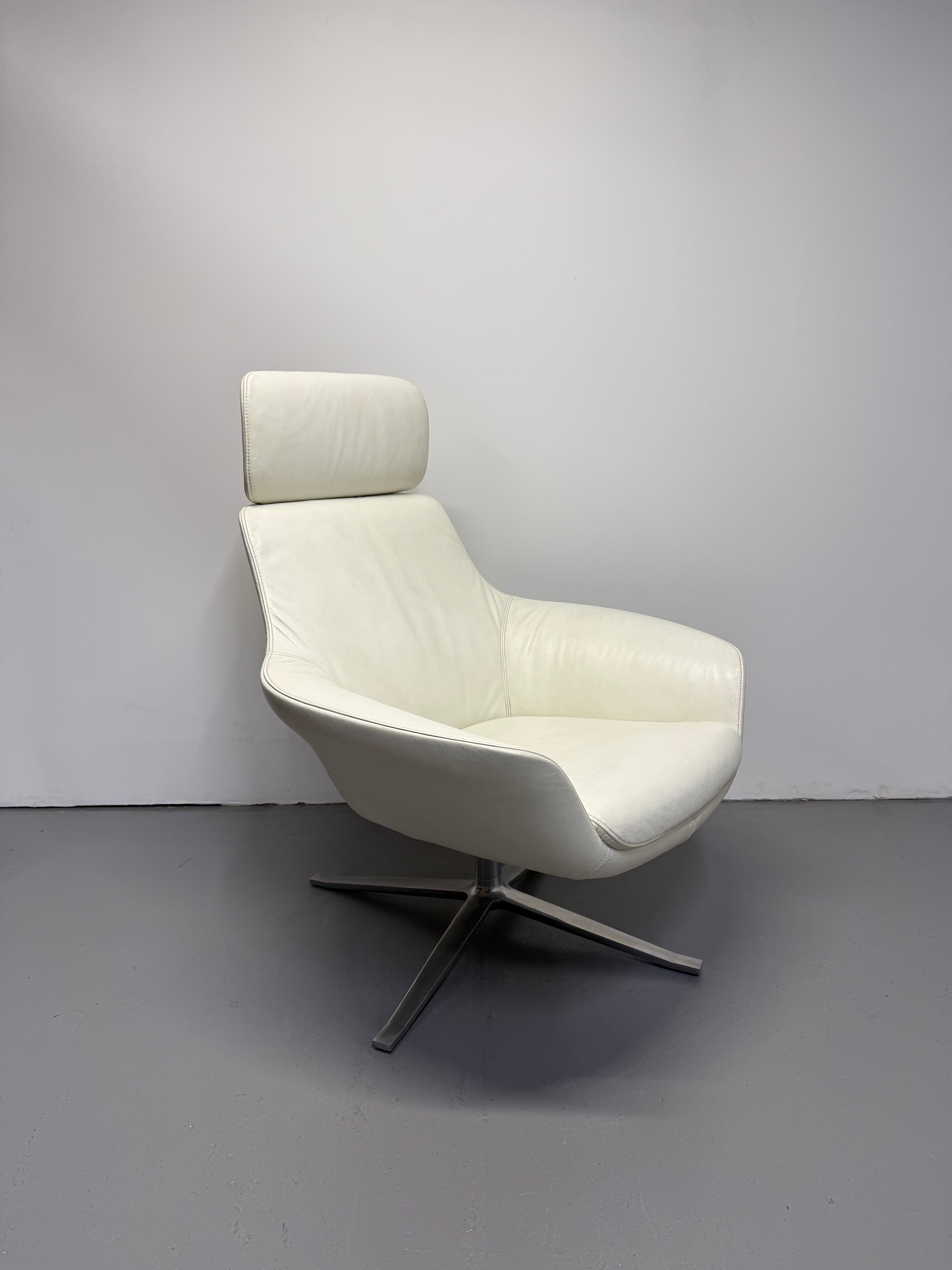 Walter Knoll Oscar Armchair with Headrest – Off-White Leather