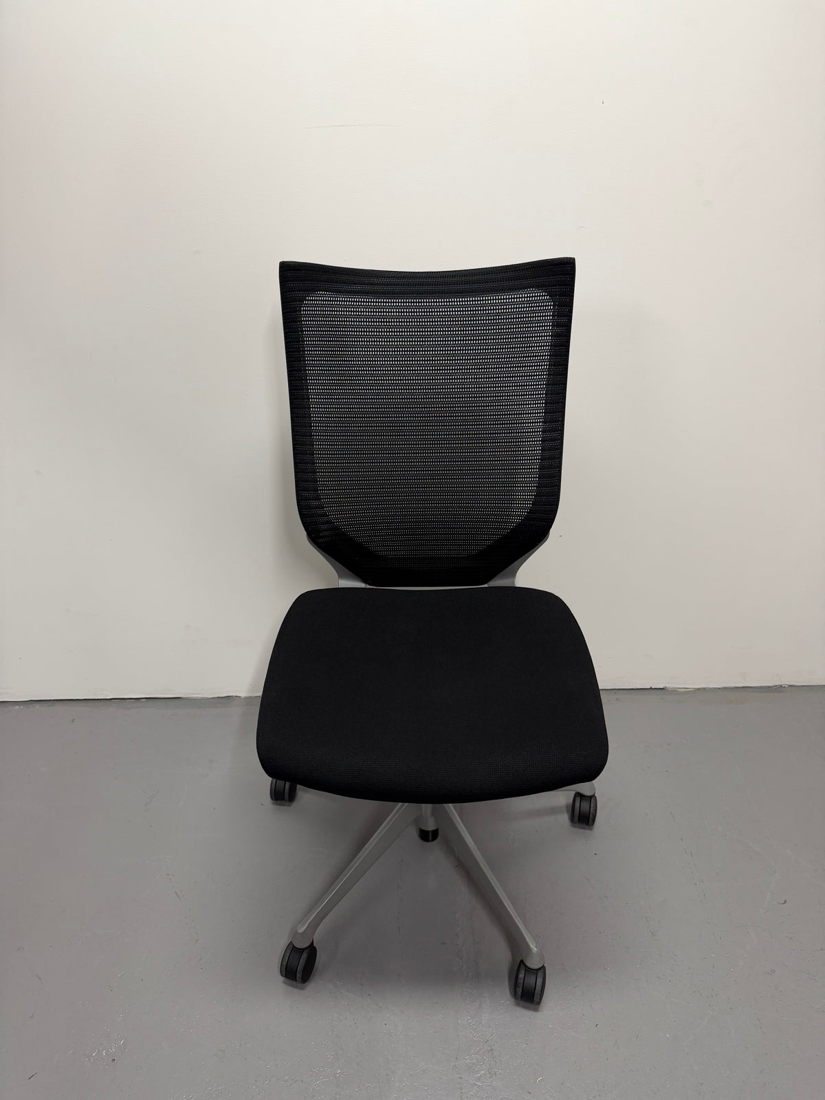 Okamura Baron Mesh Office Chair – No arms