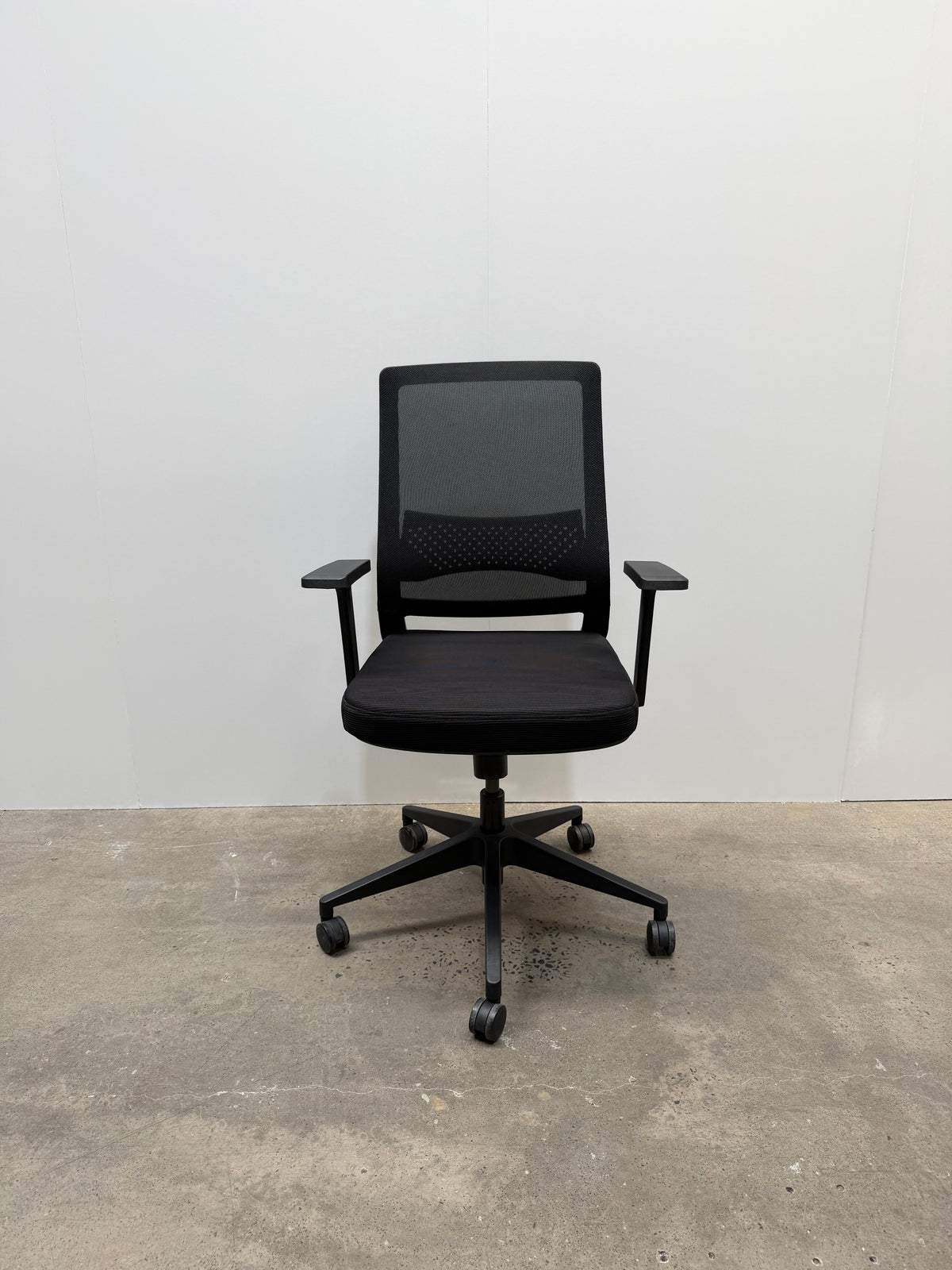 Ergonomic Mesh Back Office Task Chair – Black, with Fixed Arms – view 1 – pre-owned